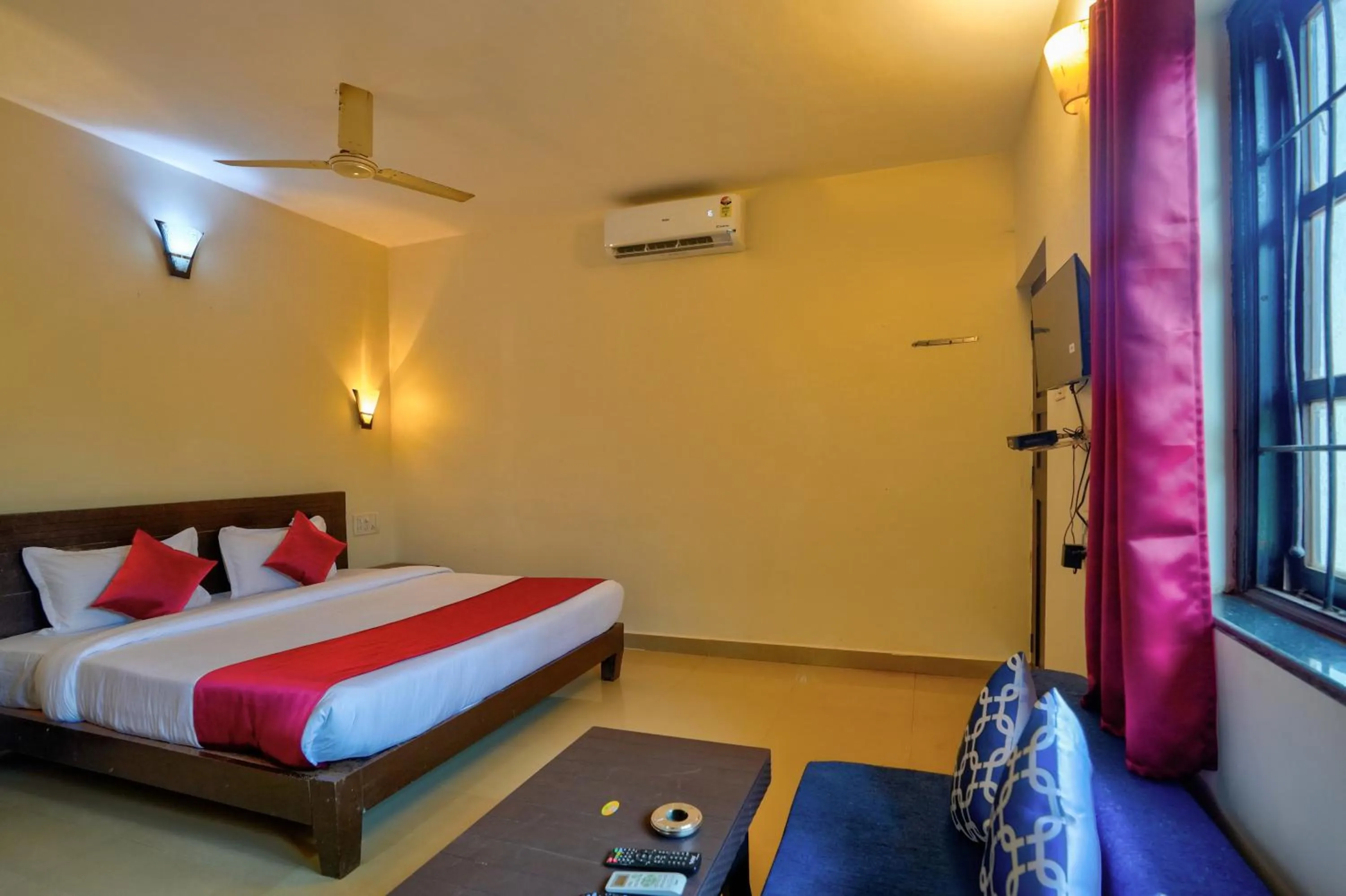 Bedroom, Bed in Hotel Salty Waves Baga