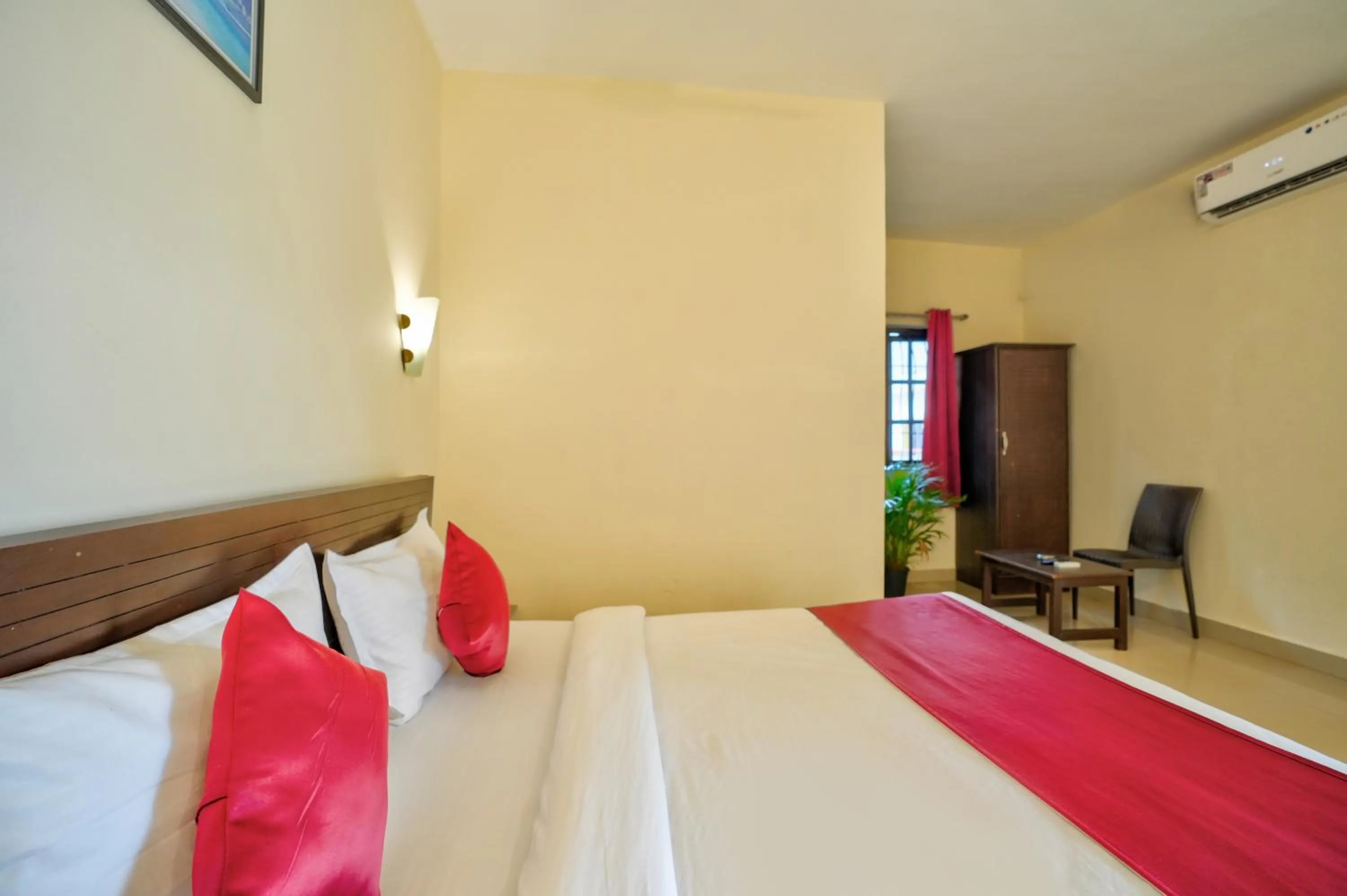 Bedroom, Bed in Hotel Salty Waves Baga