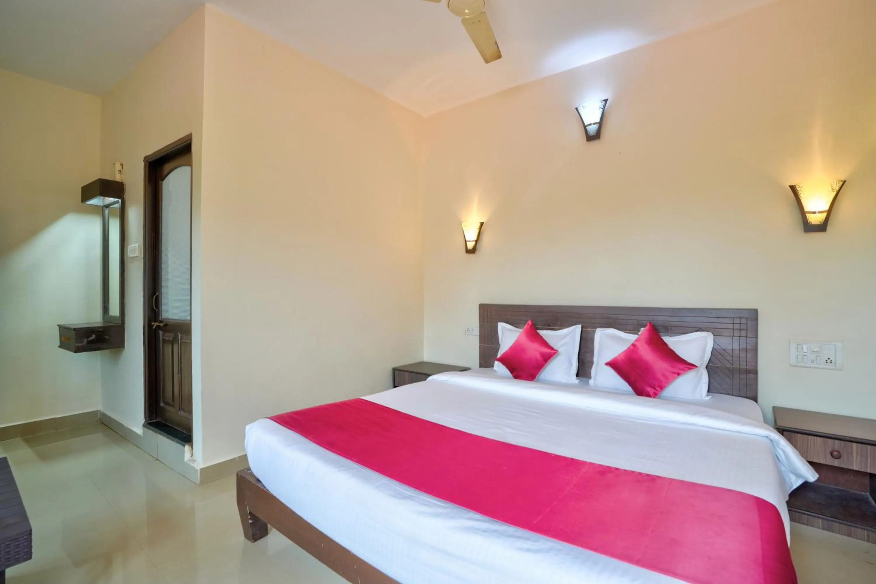 Bedroom, Bed in Hotel Salty Waves Baga