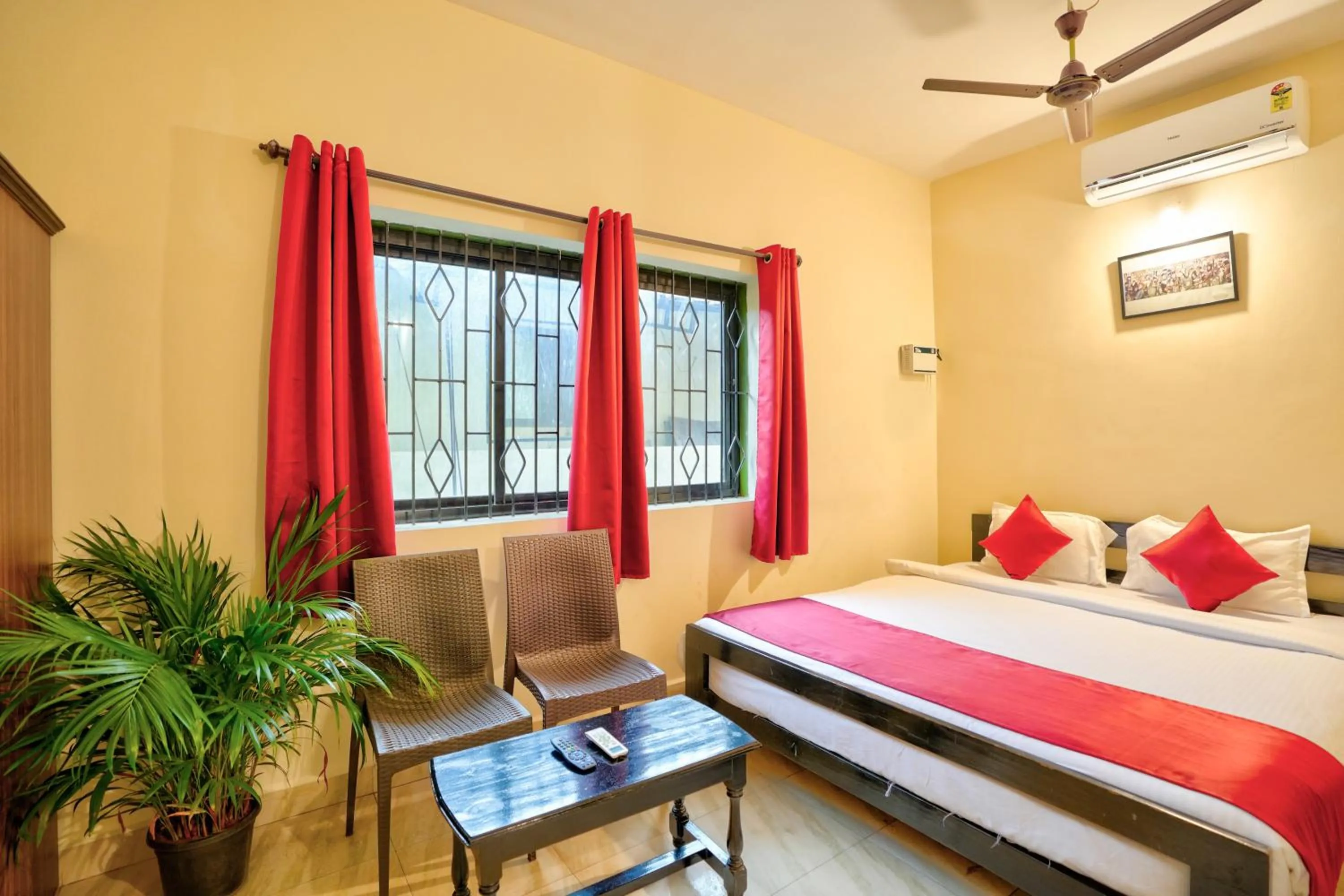 Bedroom, Bed in Hotel Salty Waves Baga