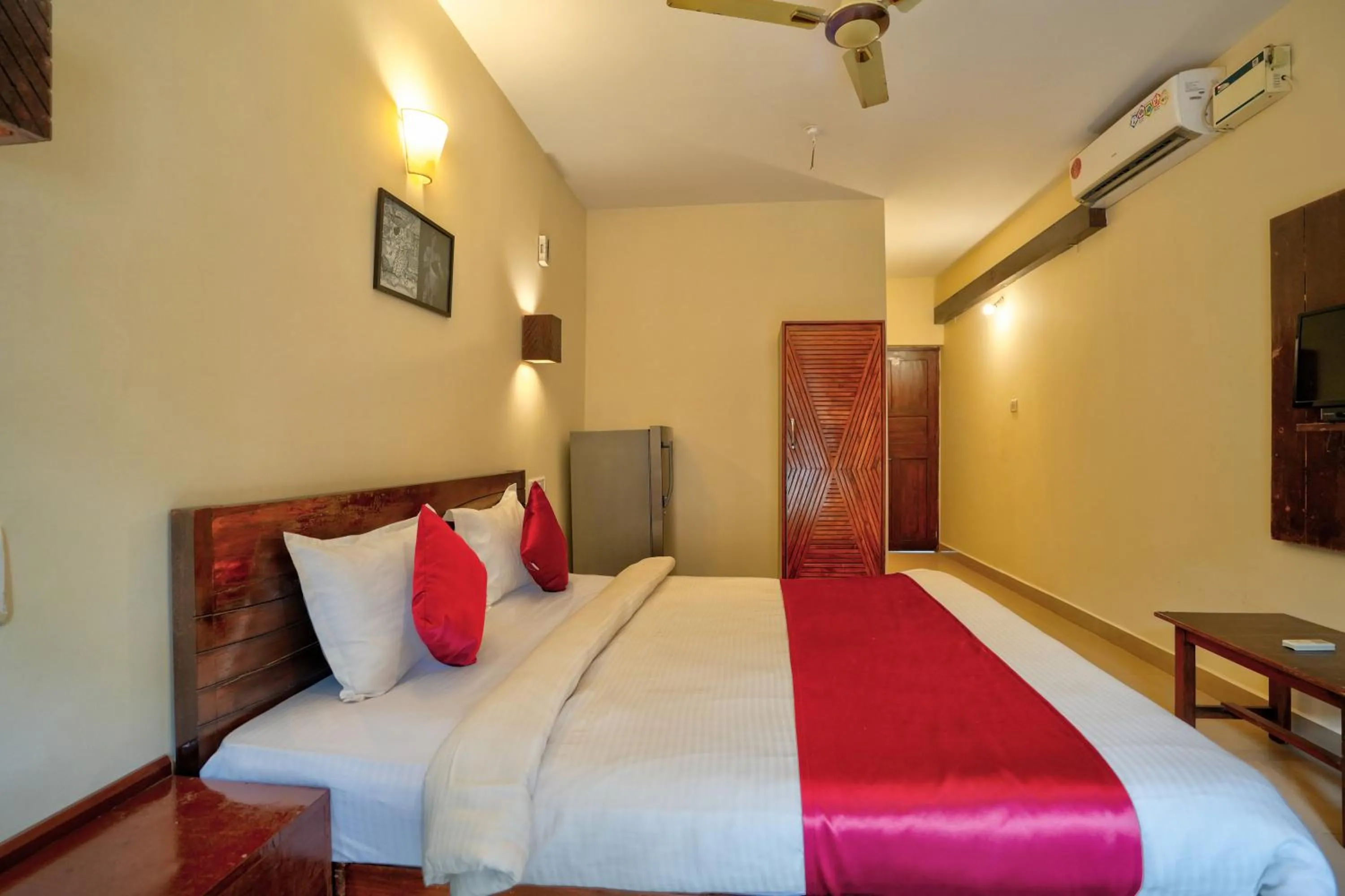 Bedroom, Bed in Hotel Salty Waves Baga