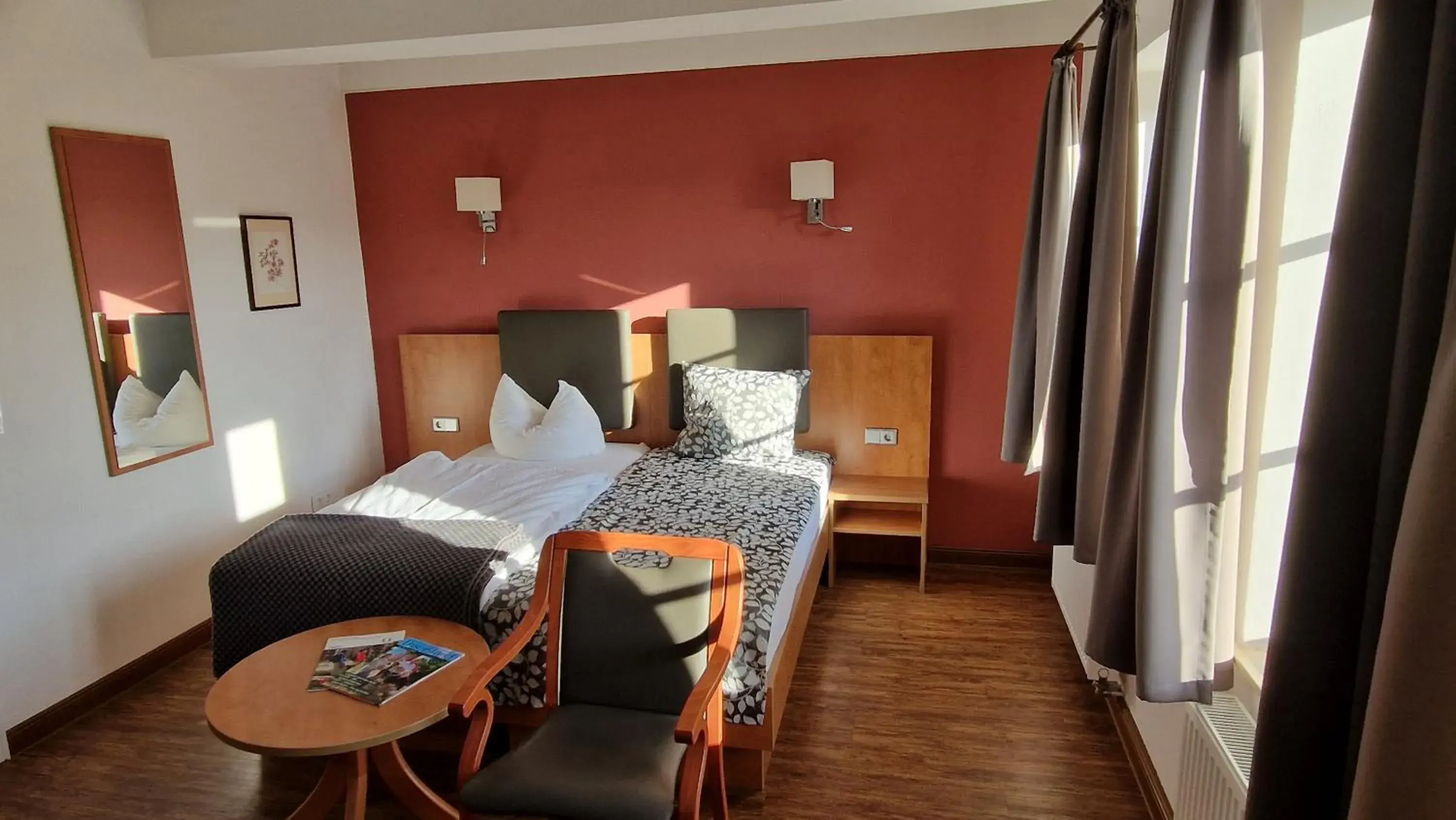 Deluxe Double Room (2 Adults + 1 Child) - single occupancy in Hotel Garni Demmel & Cie Deluxe Double Room (2 Adults + 1 Child) - single occupancy in Hotel Garni Demmel & Cie
