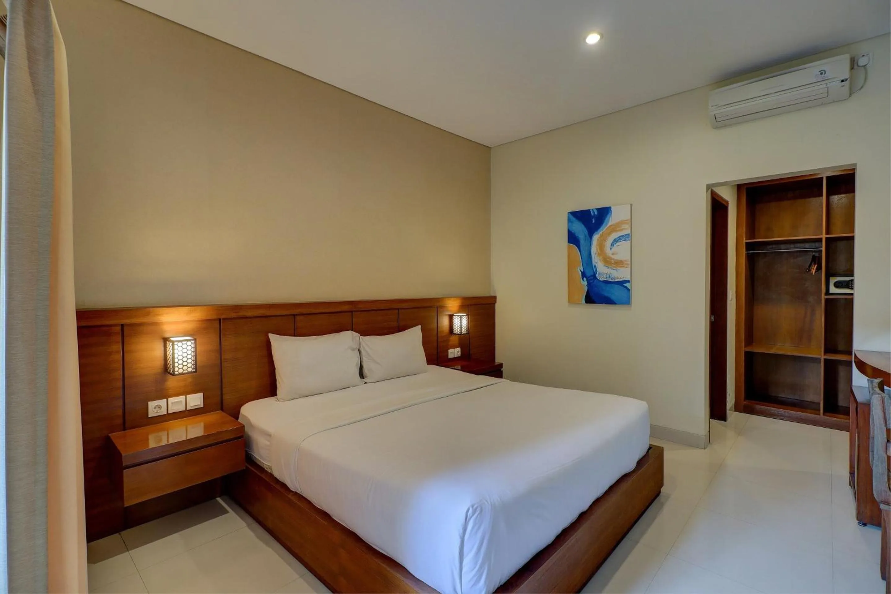 Bedroom in OYO Life 92852 Singgah Hotel Legian