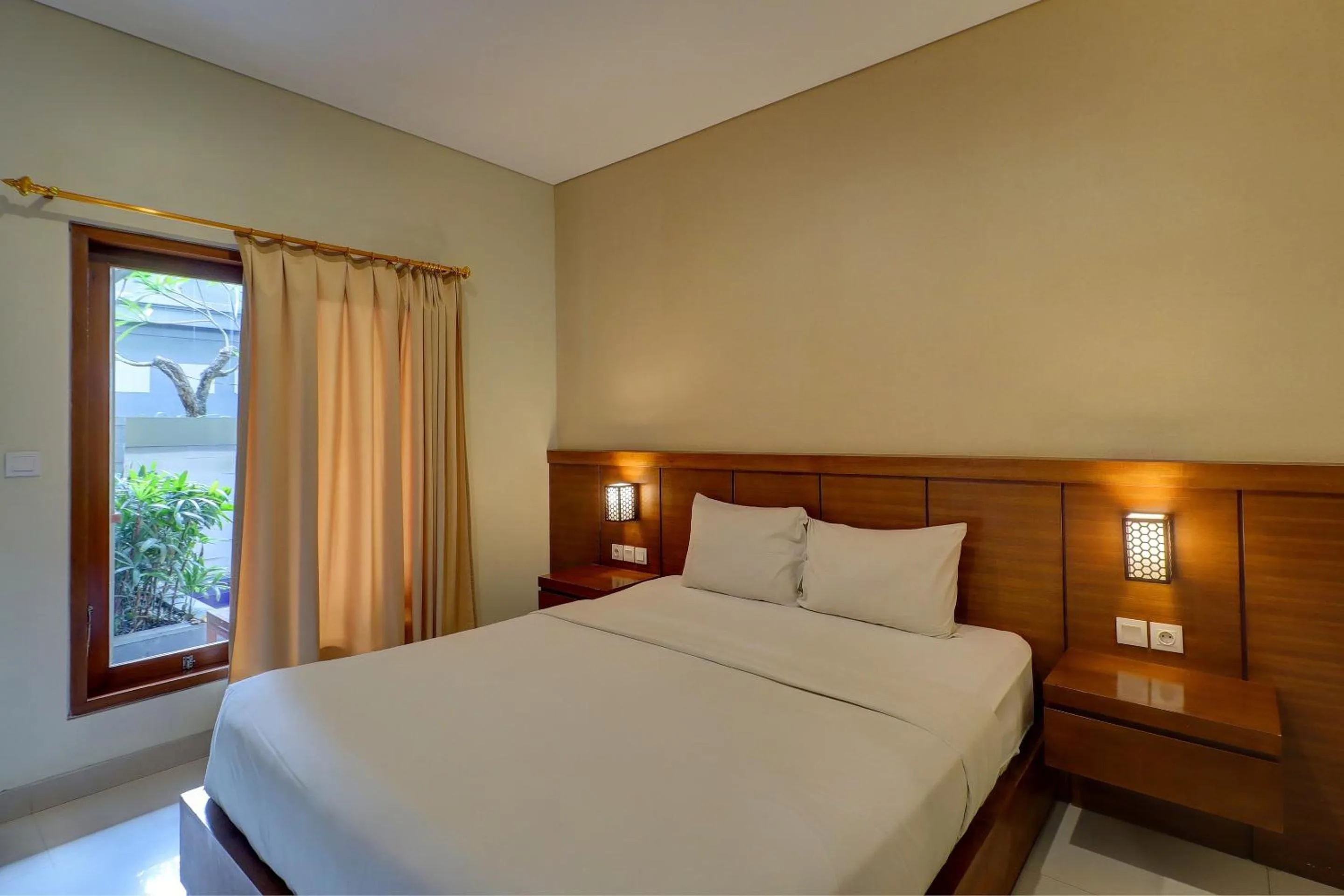 Bedroom in OYO Life 92852 Singgah Hotel Legian