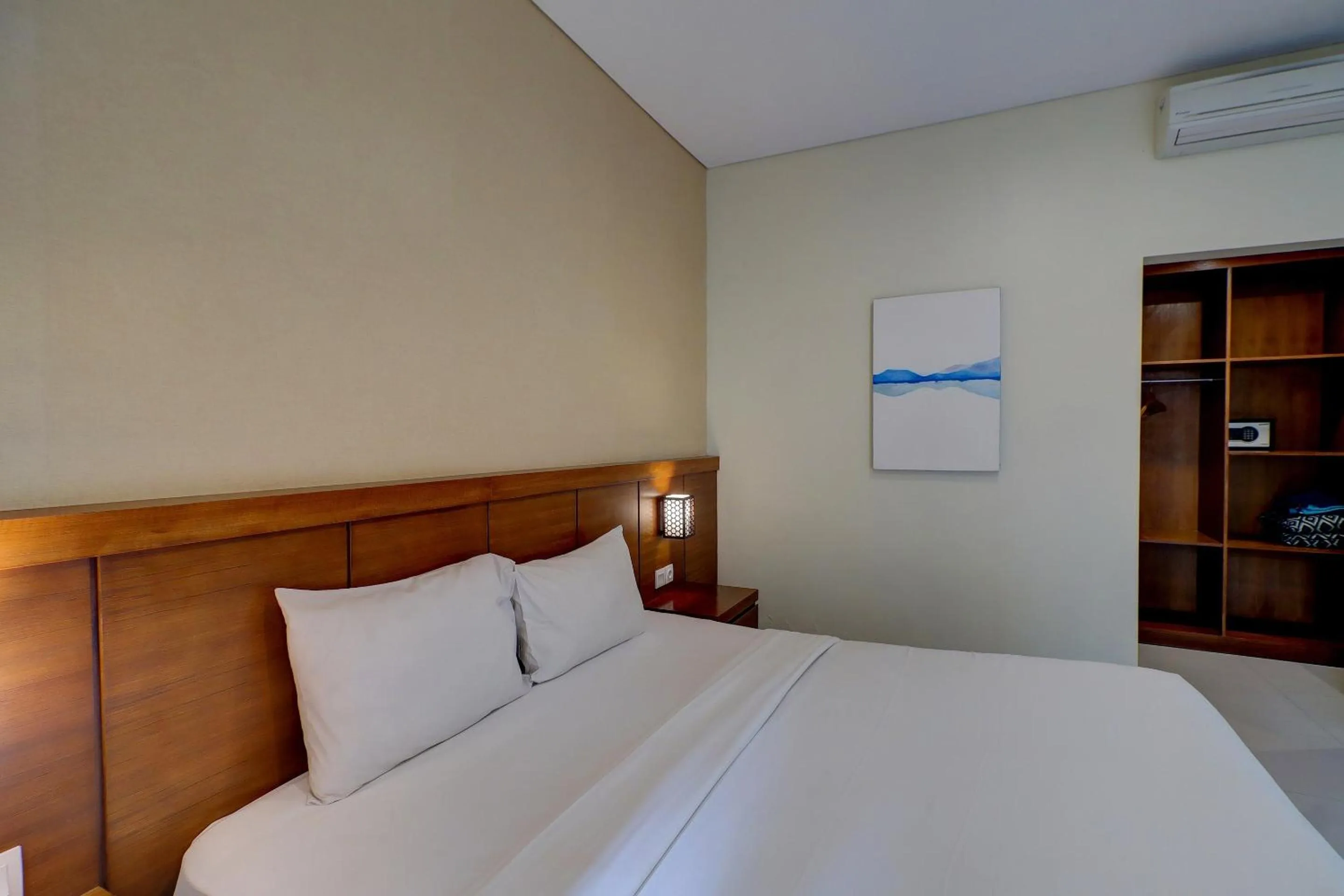 Bedroom in OYO Life 92852 Singgah Hotel Legian