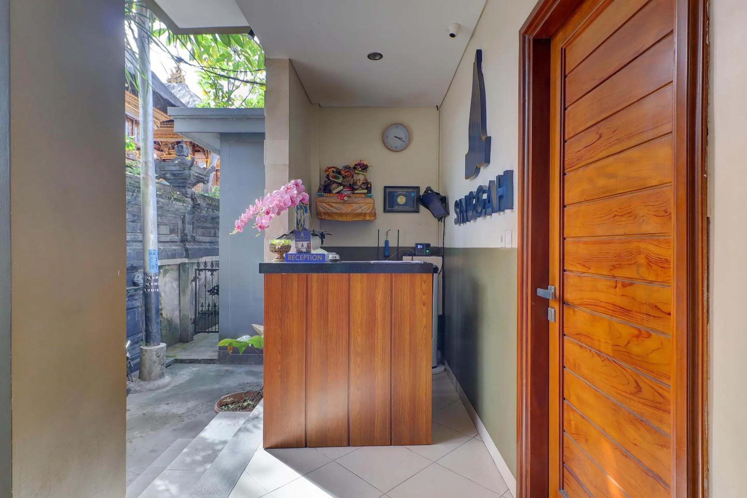 Lobby or reception in OYO Life 92852 Singgah Hotel Legian