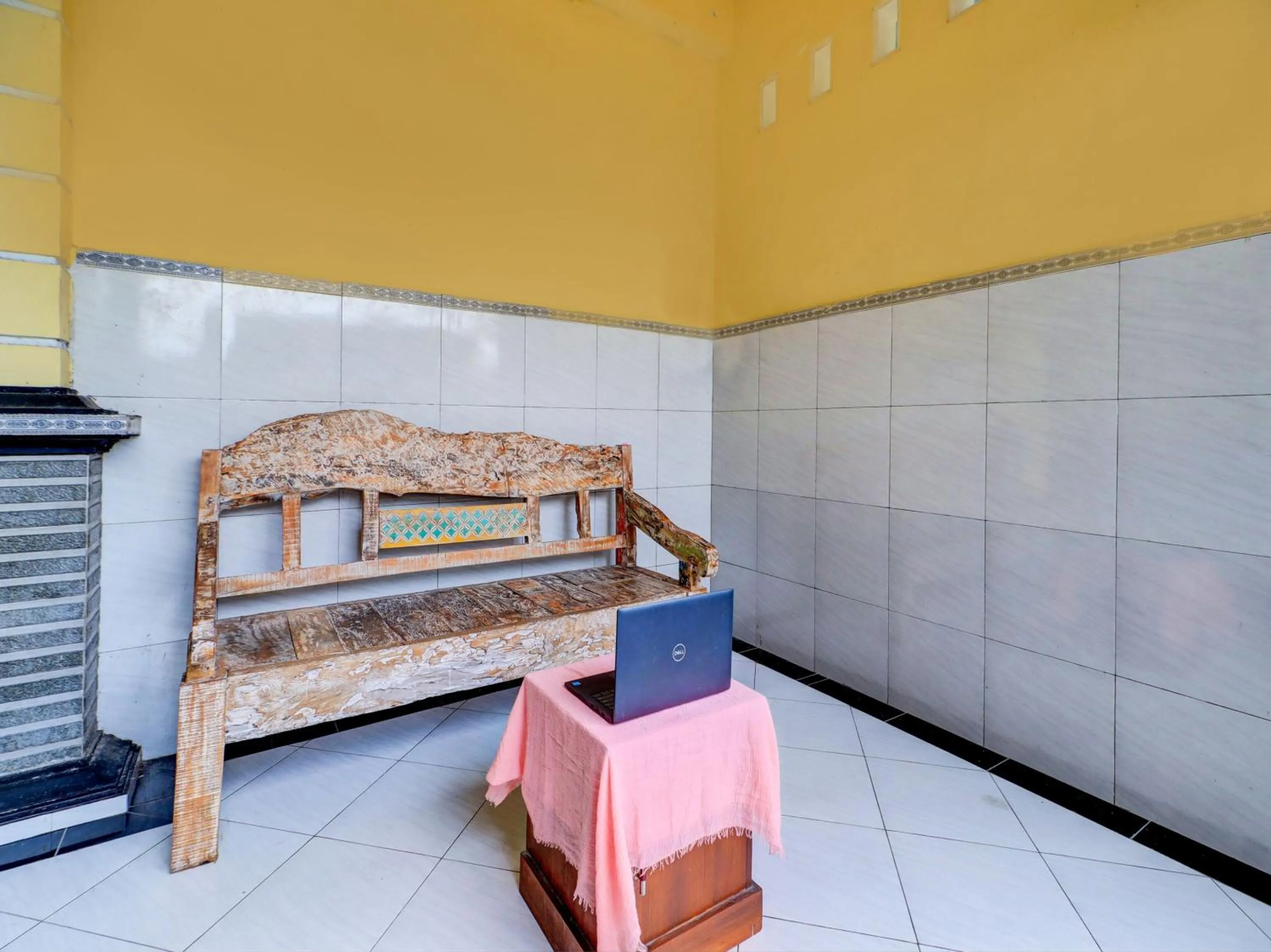 Lobby or reception, Bed in OYO Life 92841 Kos 88