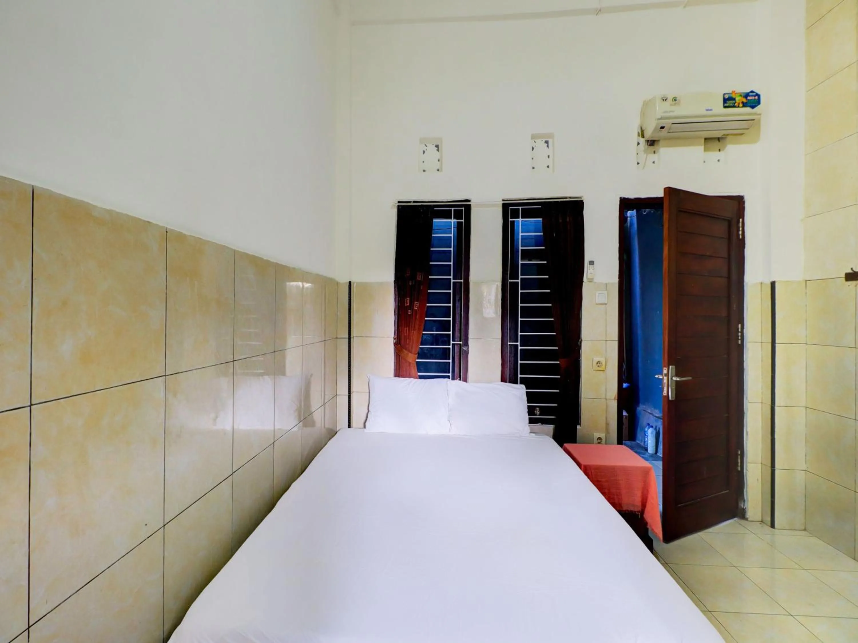 Bedroom, Bed in OYO Life 92841 Kos 88