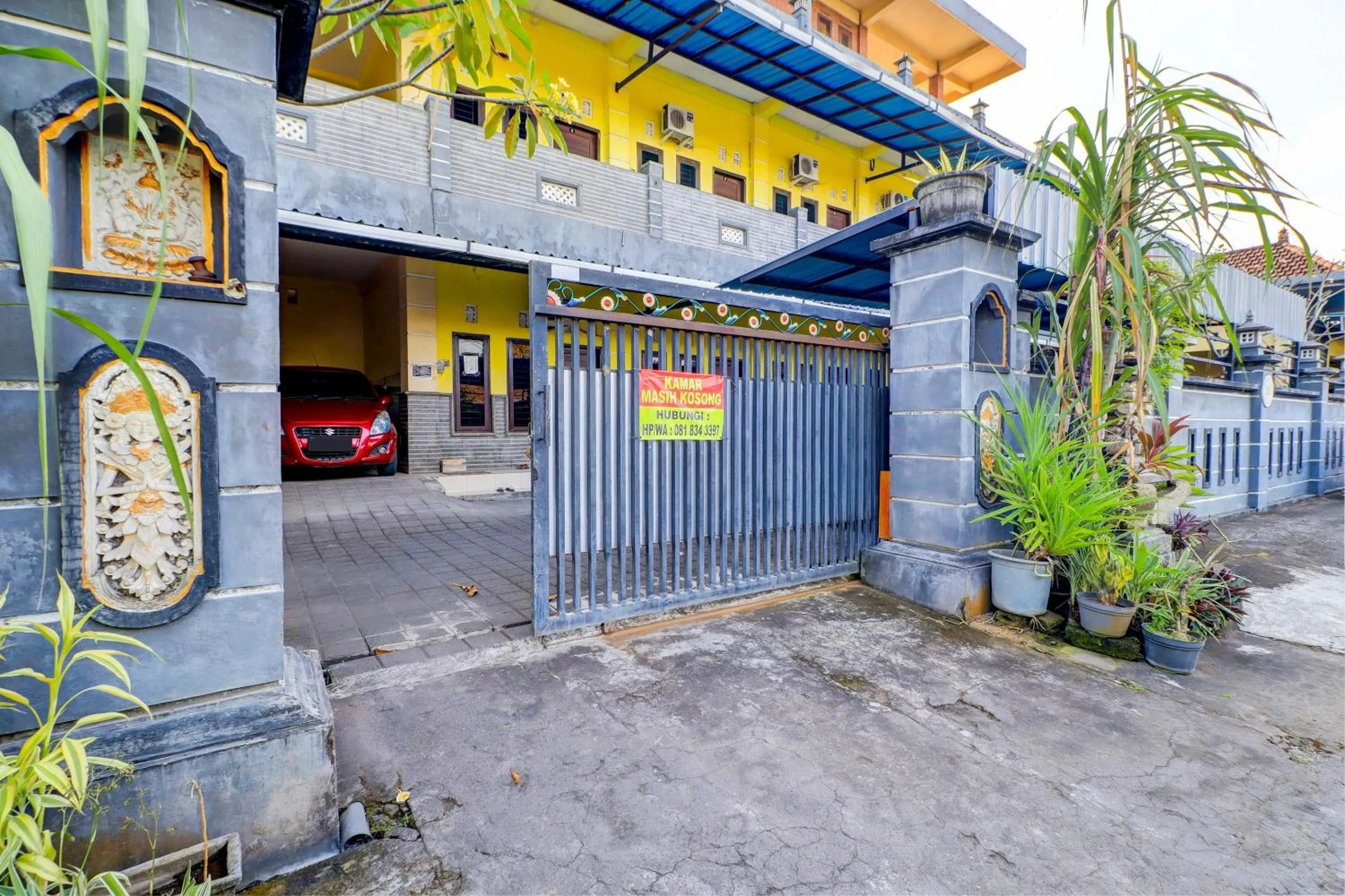 Facade/entrance in OYO Life 92841 Kos 88