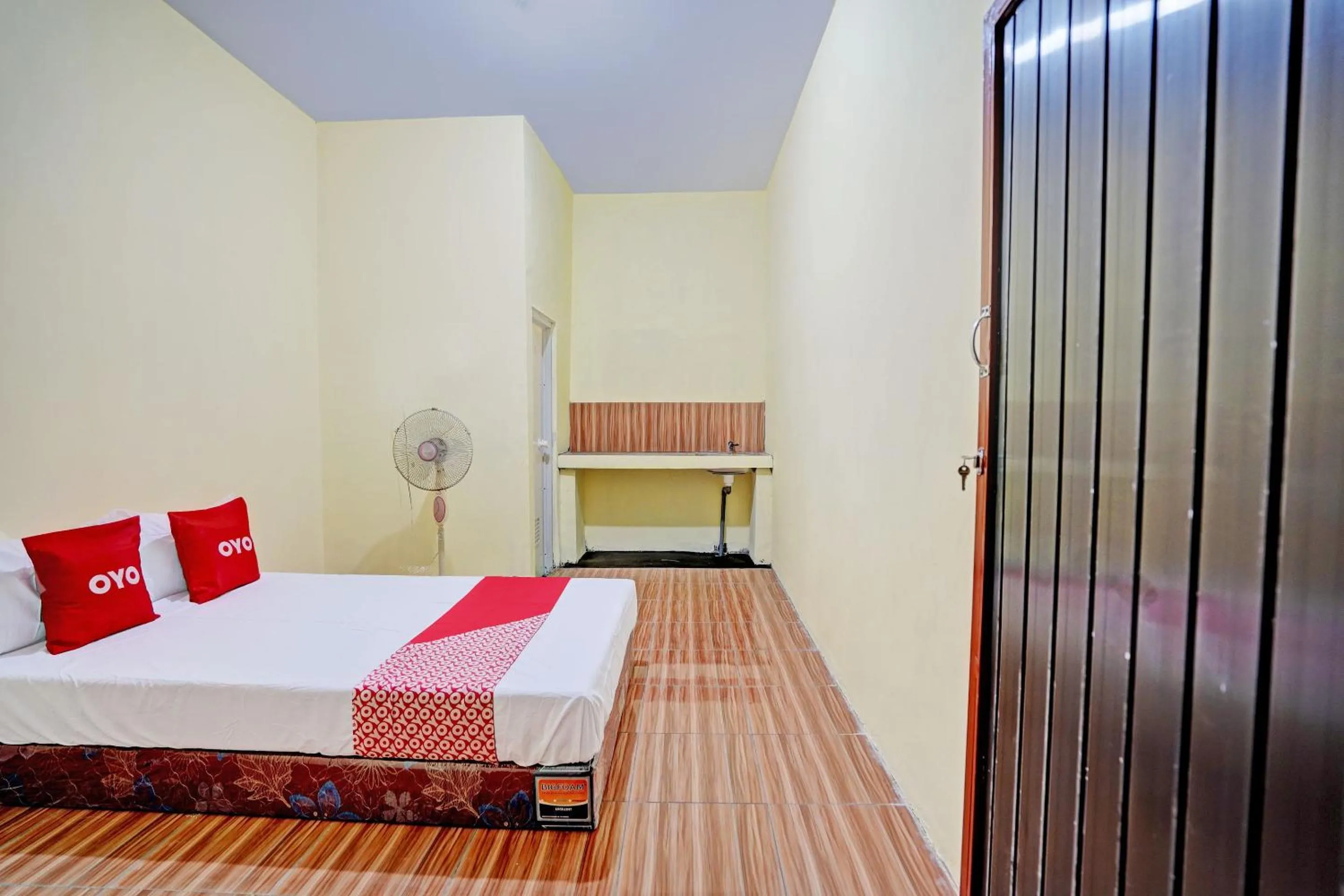 Bedroom, Bed in OYO Life 92920 Rumah Kost Azca