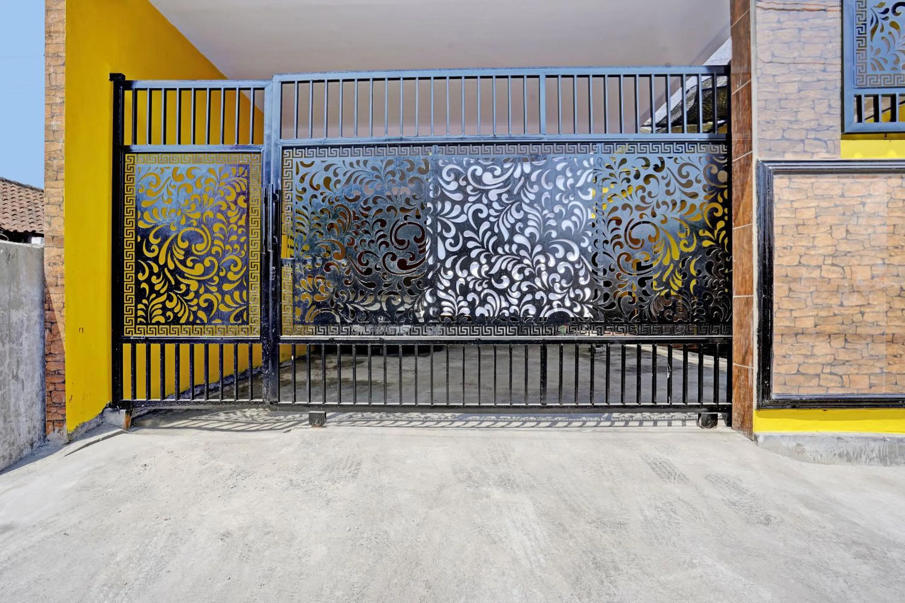 Facade/entrance in OYO Life 92920 Rumah Kost Azca