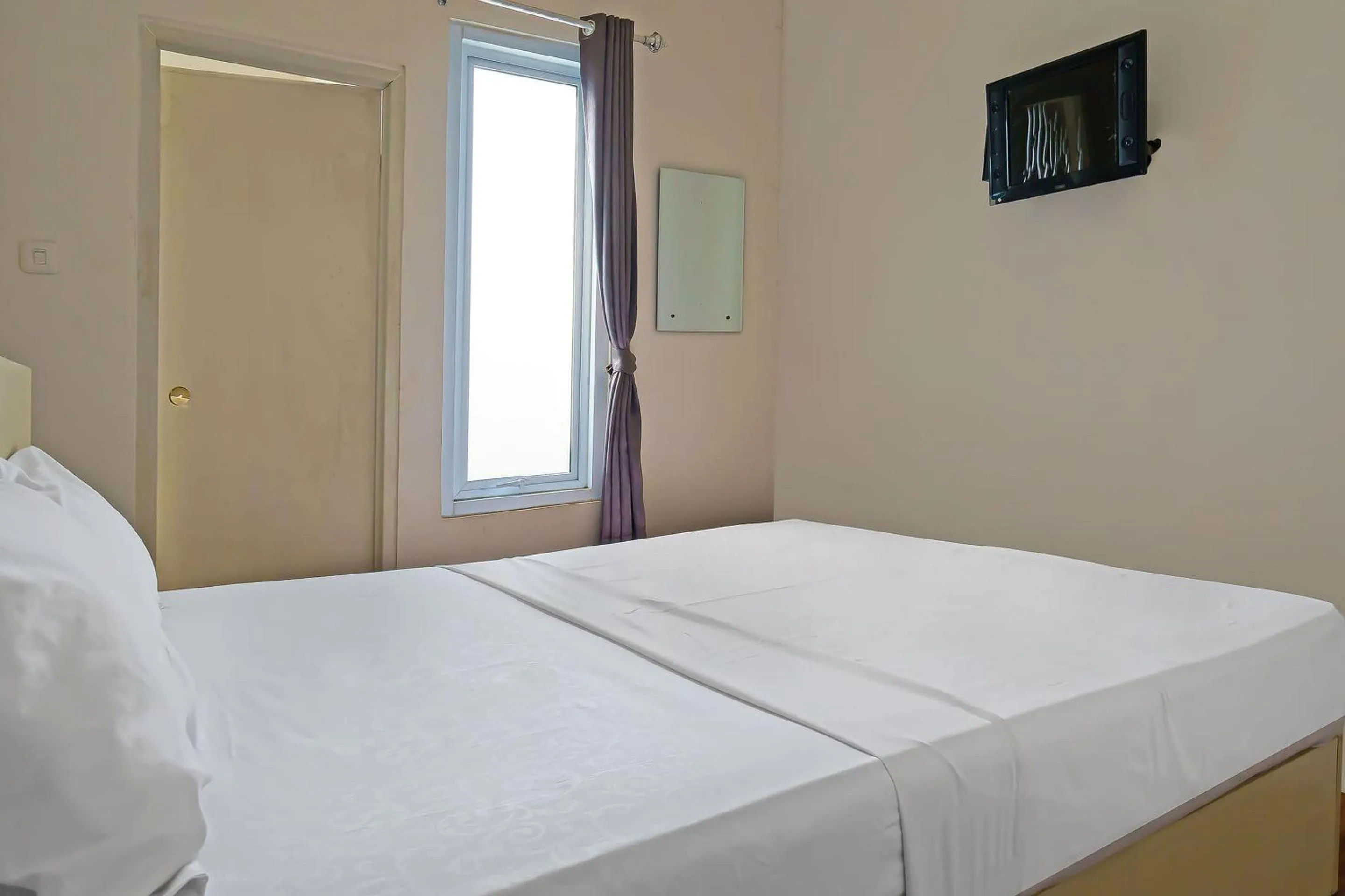 Bedroom, Bed in OYO Life 92720 Mekarwangi Guest House