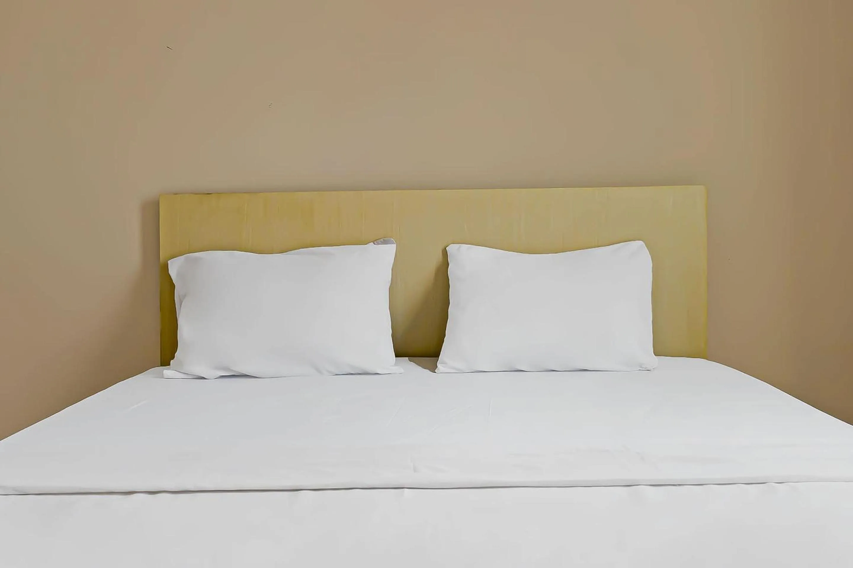 Bedroom, Bed in OYO Life 92720 Mekarwangi Guest House