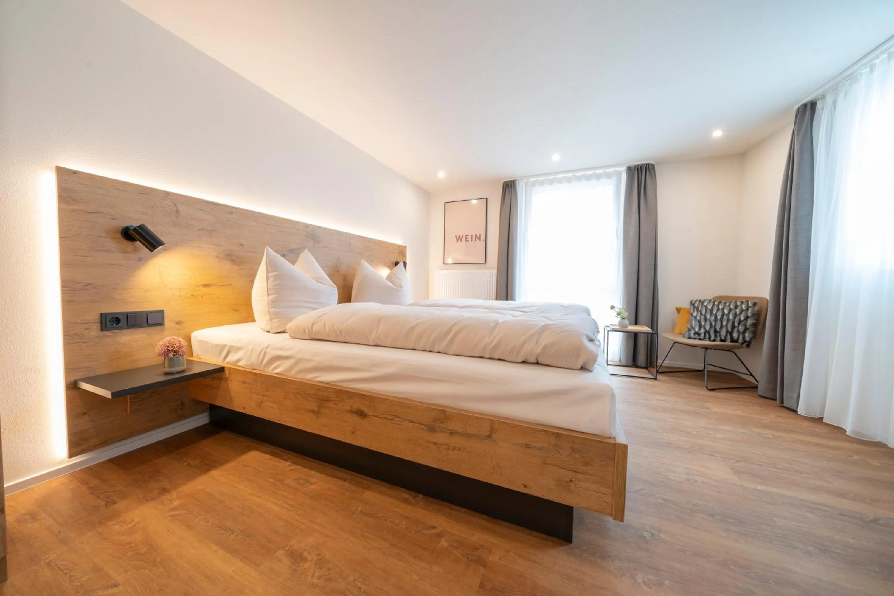 Photo of the whole room, Bed in Pflugwirts Hotel und Gasthaus