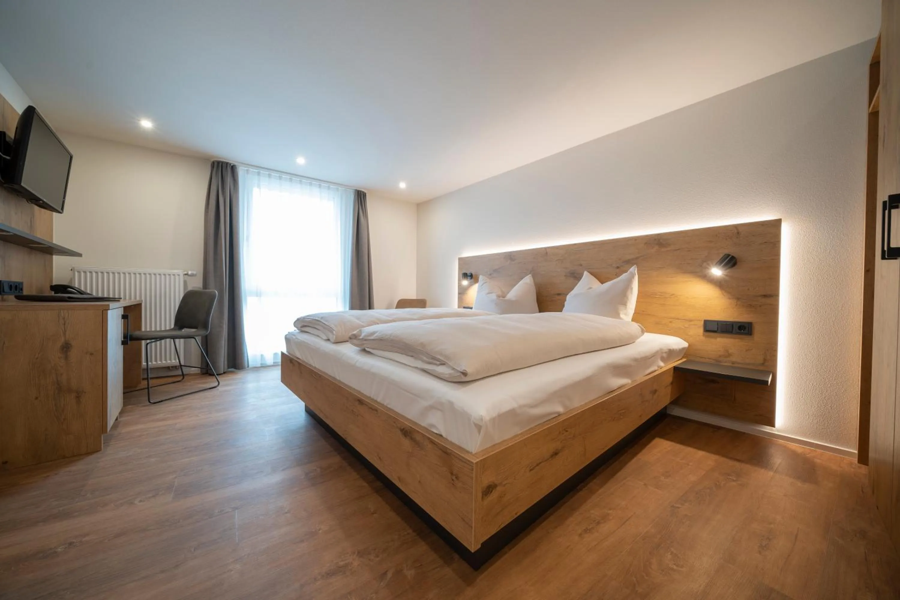 Photo of the whole room, Bed in Pflugwirts Hotel und Gasthaus