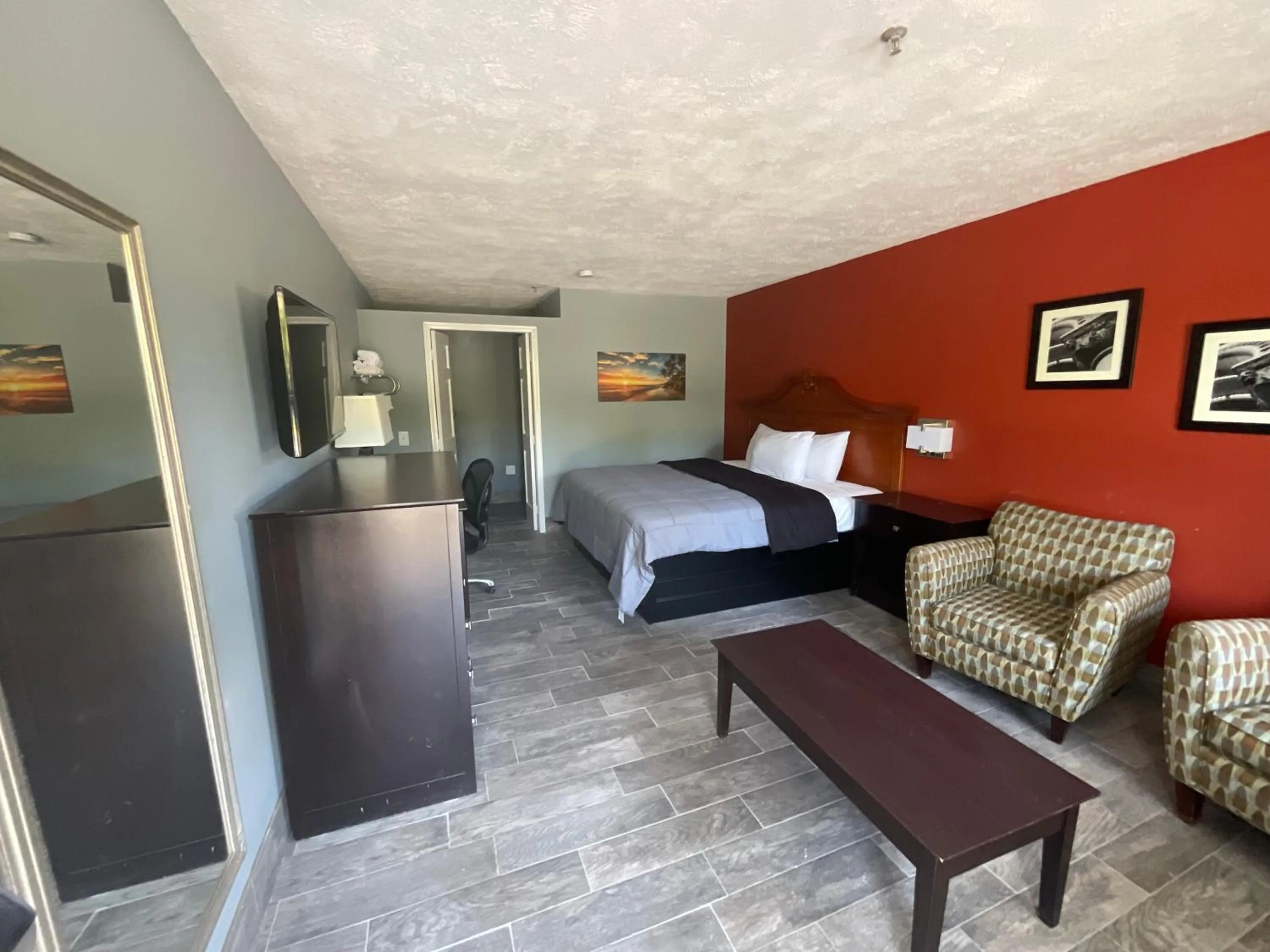 Bedroom, Bed in SUNSET INN