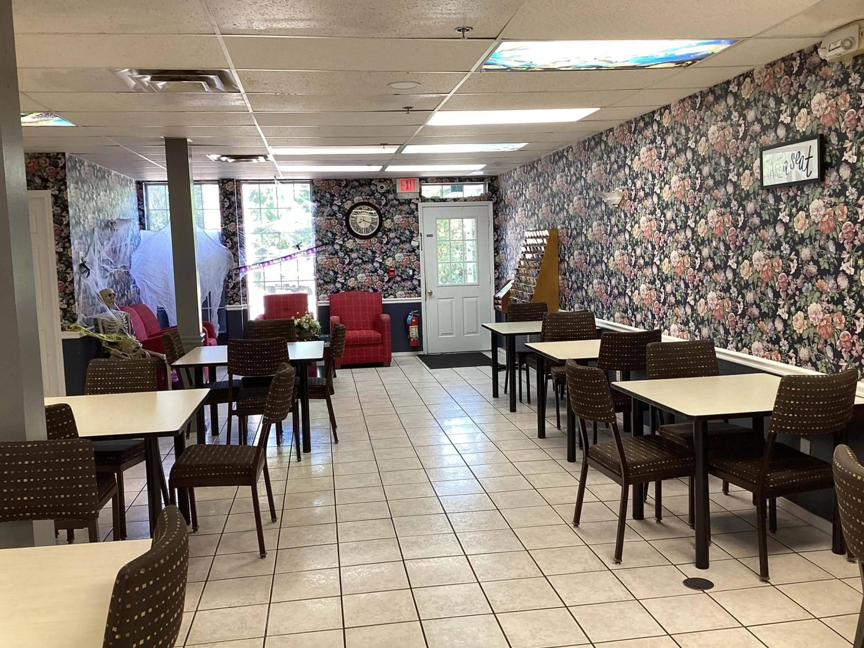 Restaurant/places to eat in SUNSET INN