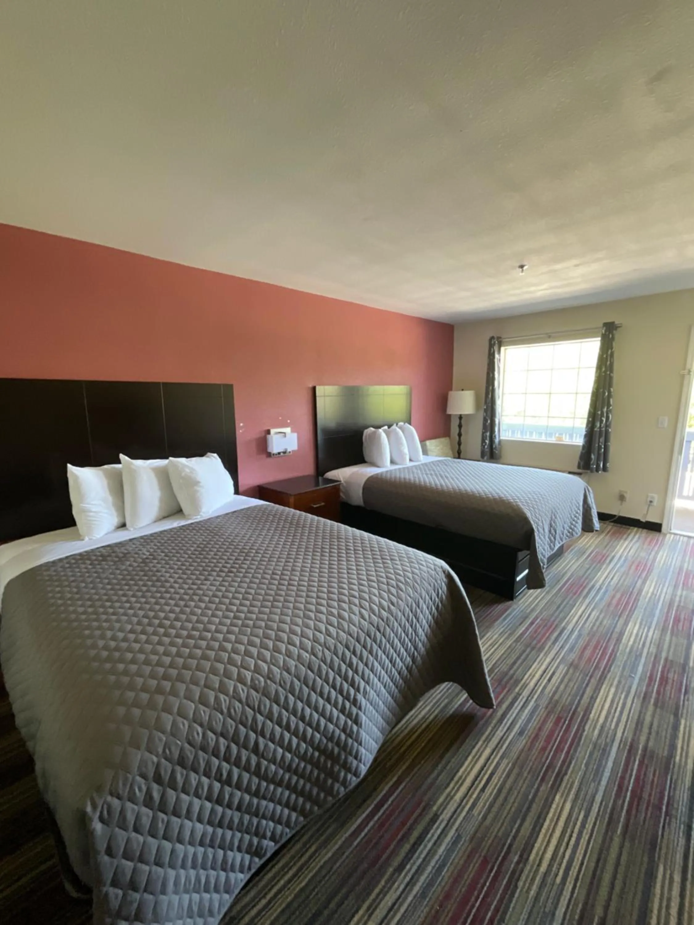 Bedroom, Bed in SUNSET INN