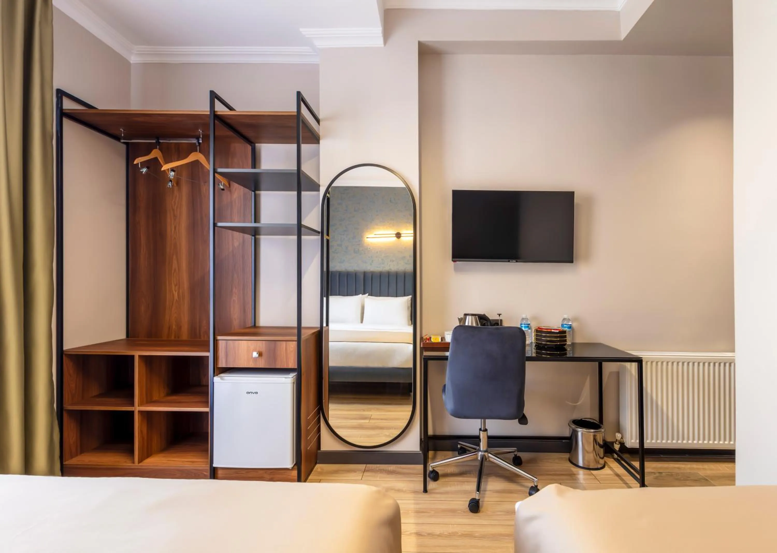 TV and multimedia, Bed in Lenora Airport Hotel