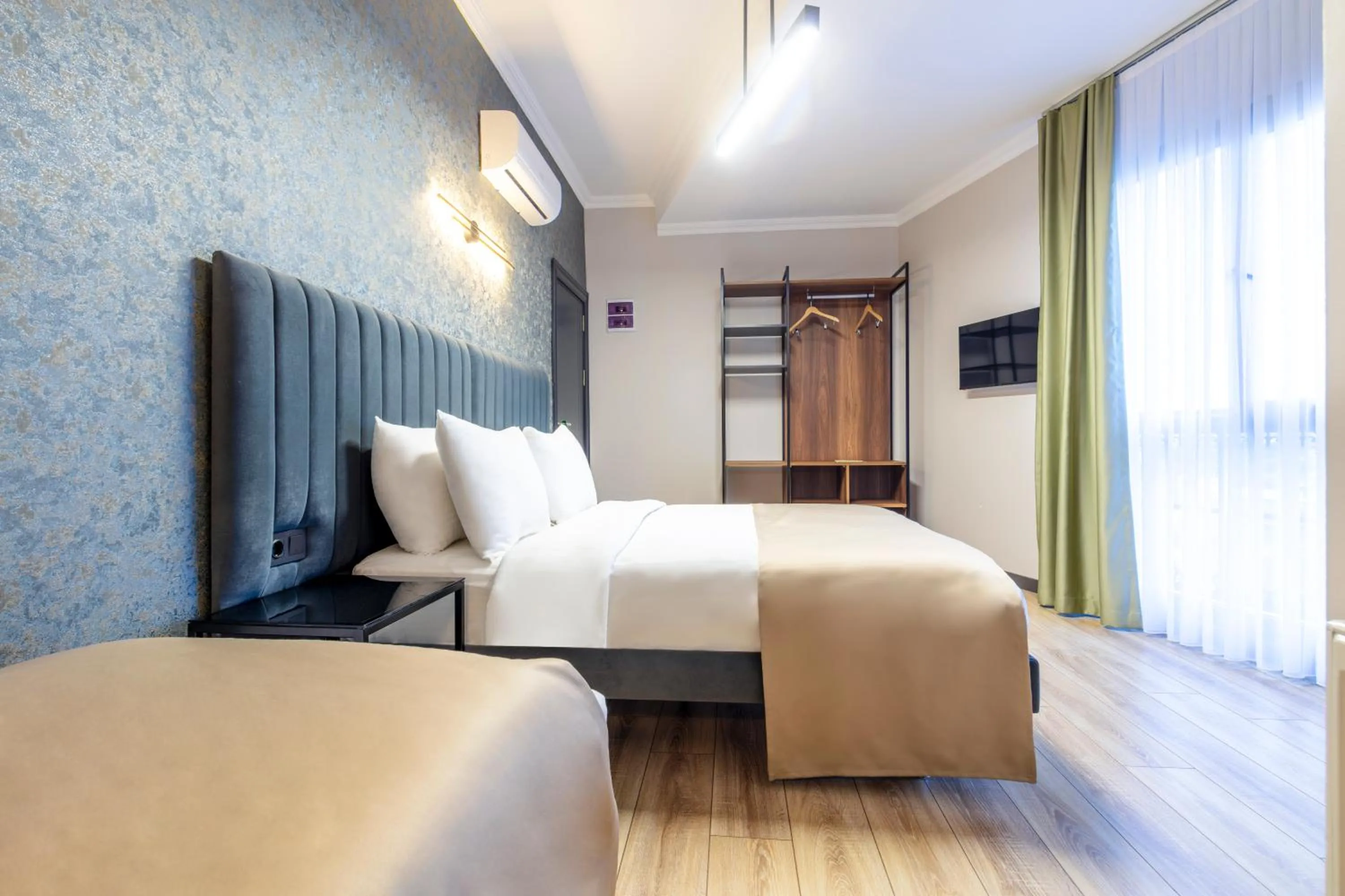 Photo of the whole room, Bed in Lenora Airport Hotel