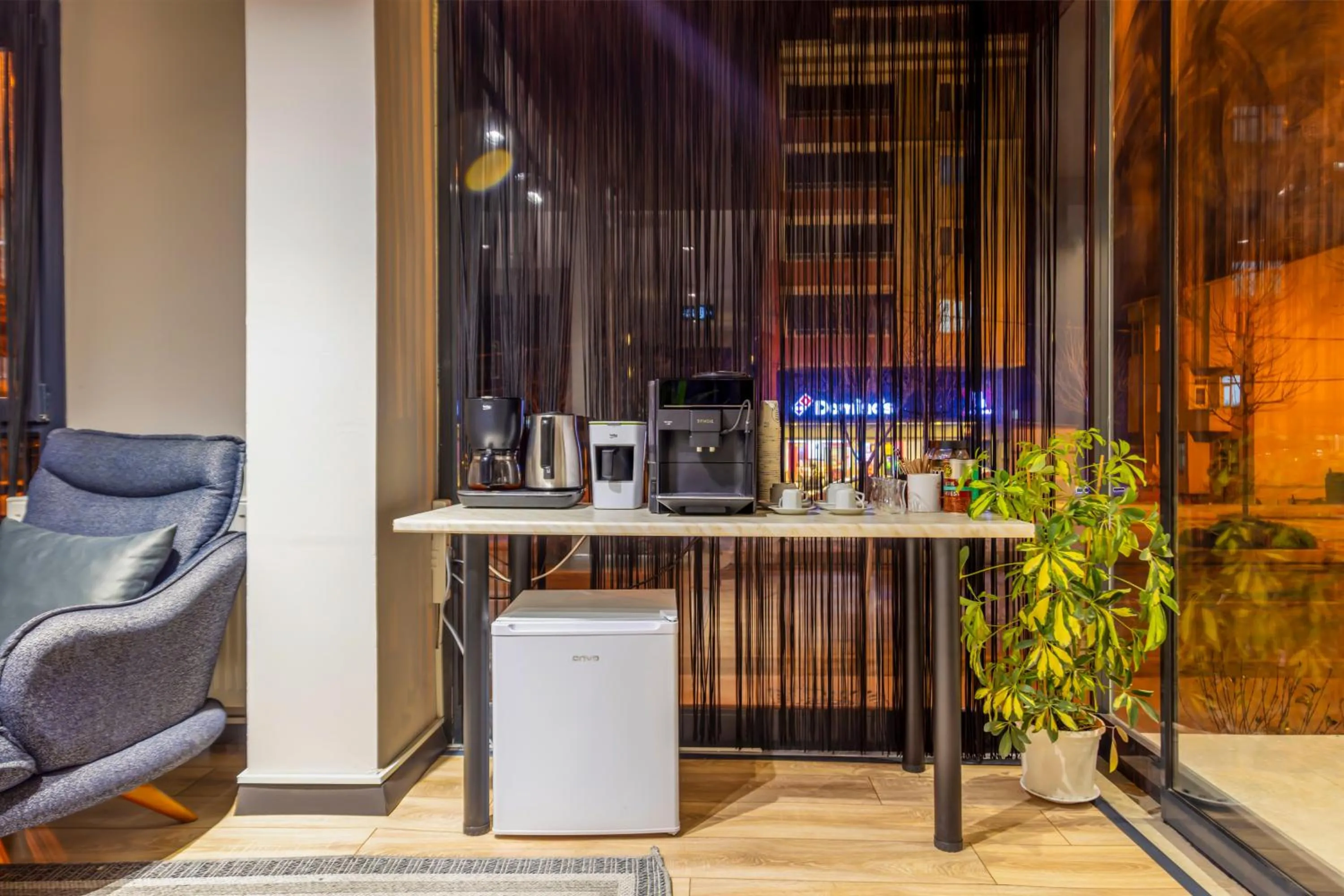 Coffee/tea facilities in Lenora Airport Hotel