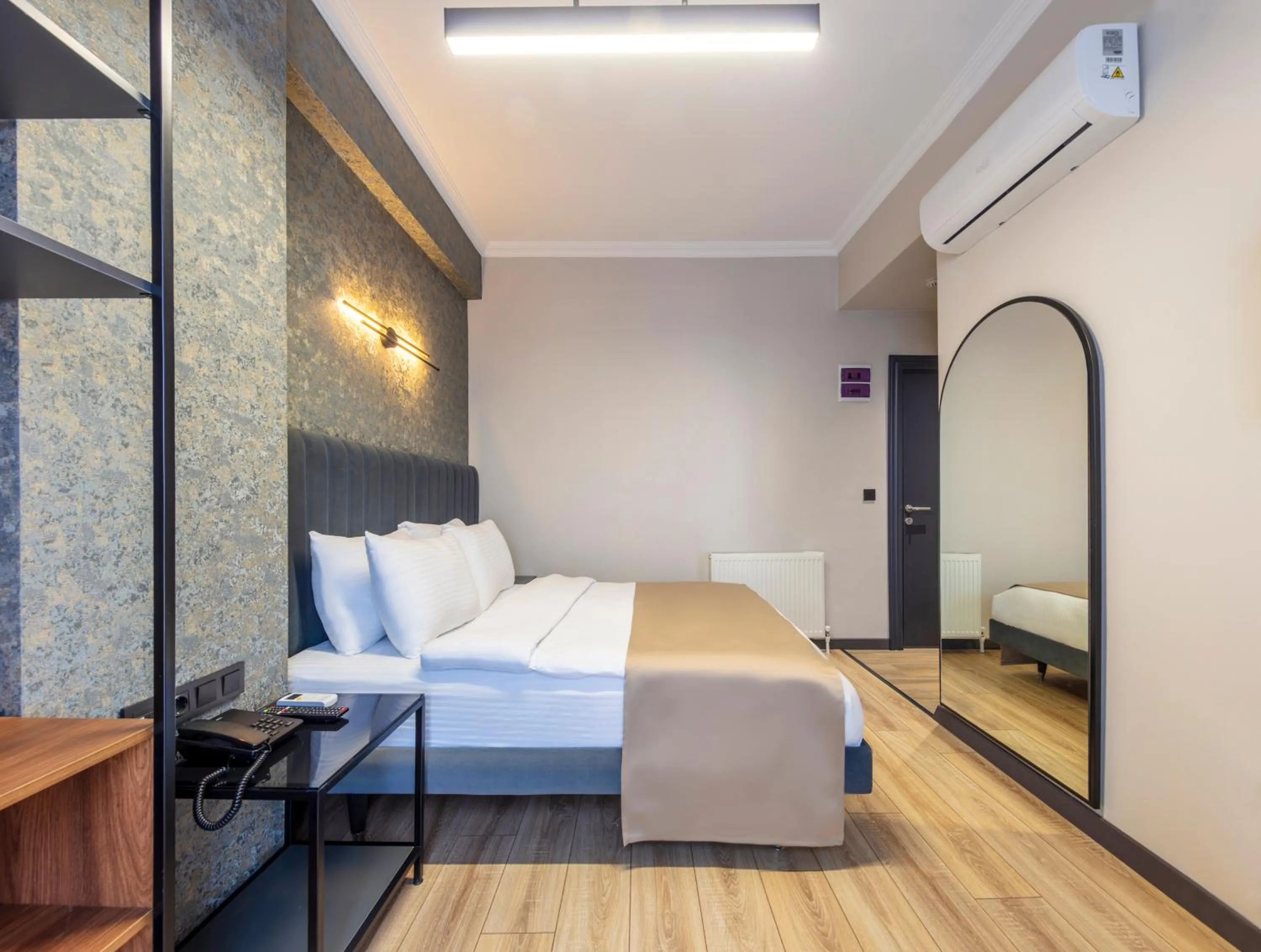 Photo of the whole room, Bed in Lenora Airport Hotel