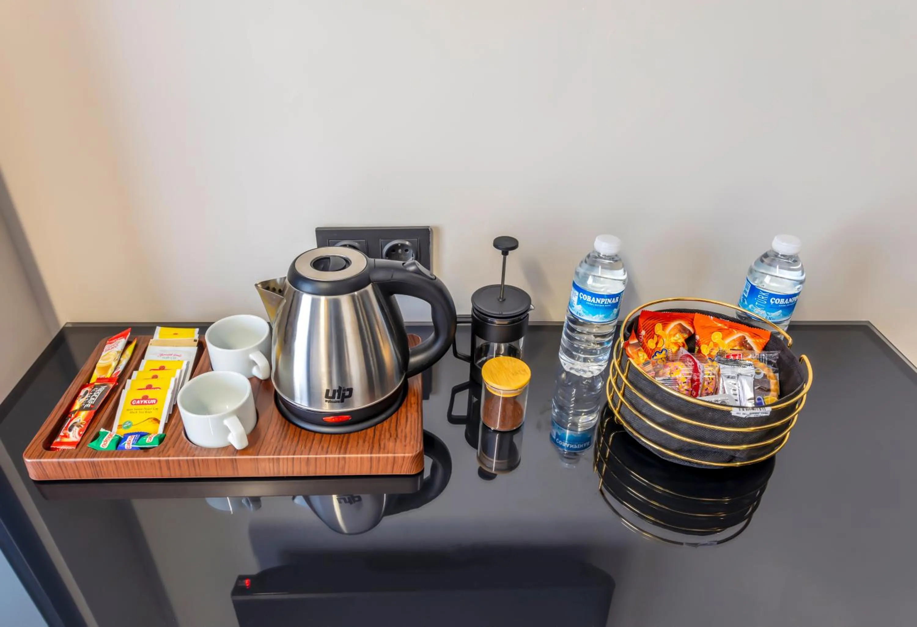 Coffee/tea facilities in Lenora Airport Hotel