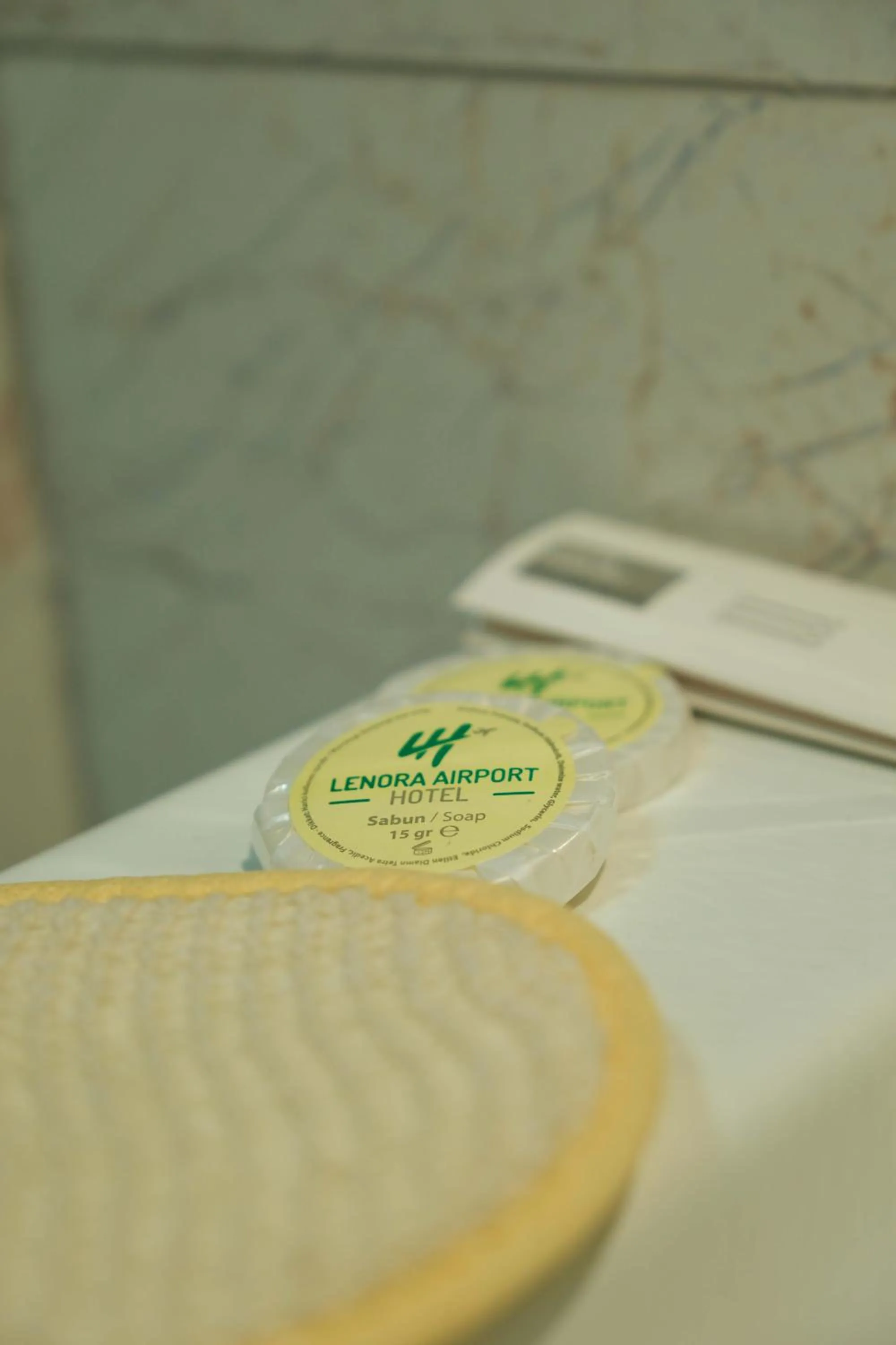 Shower in Lenora Airport Hotel