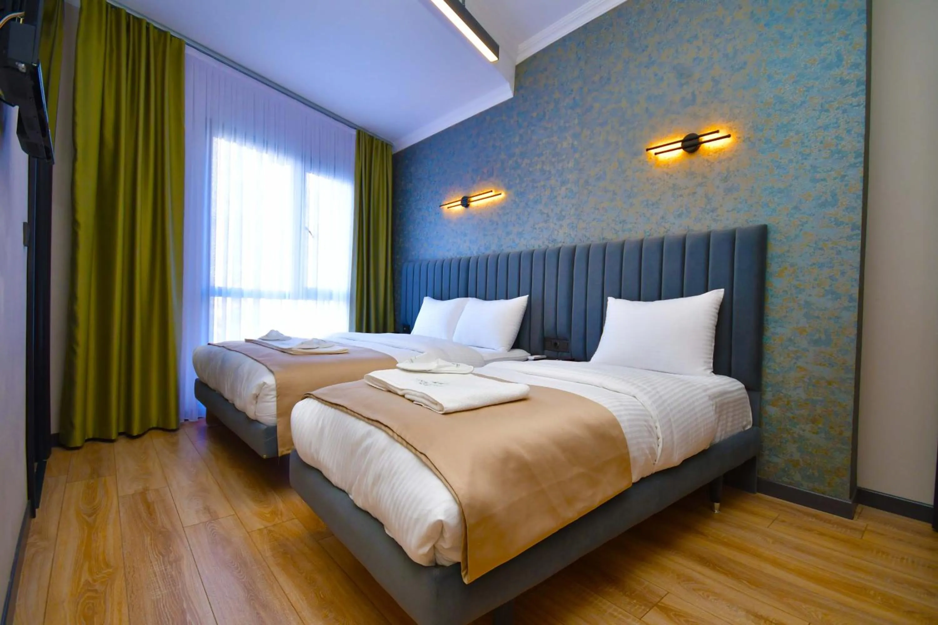 Photo of the whole room, Bed in Lenora Airport Hotel