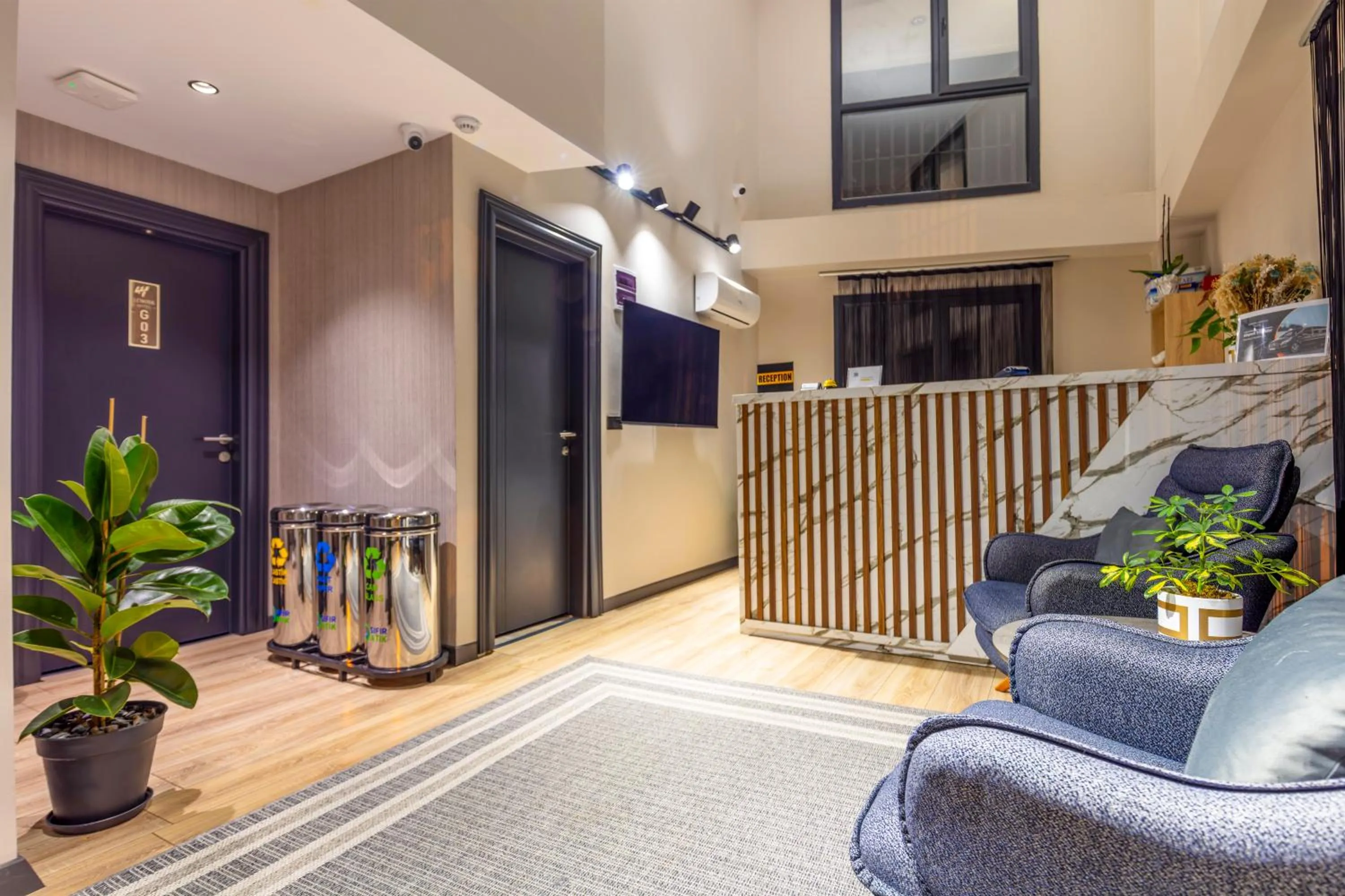 Lobby or reception in Lenora Airport Hotel