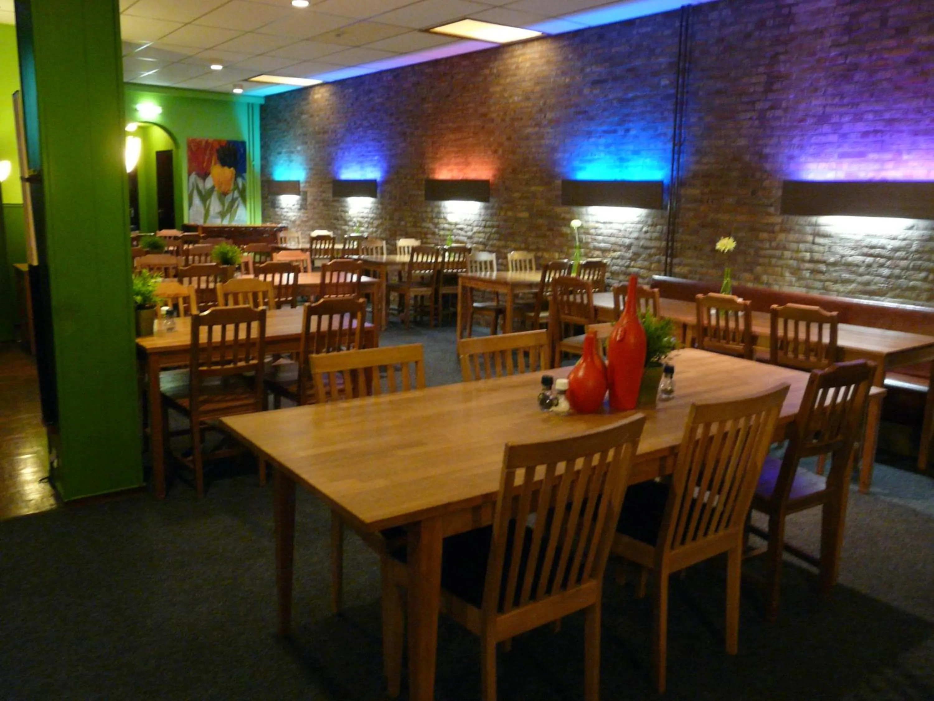 Restaurant/places to eat in Hotel Dupuis