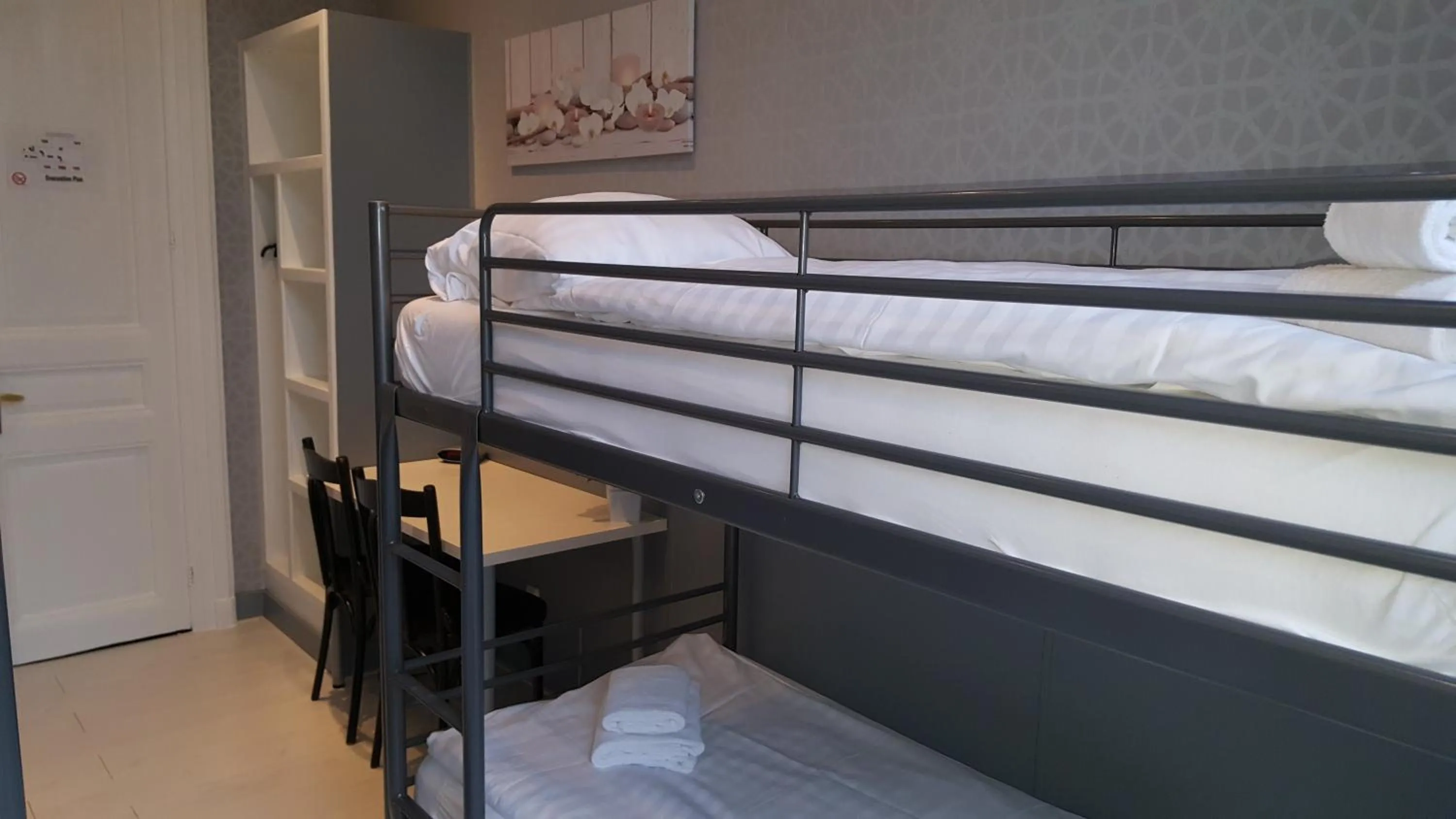 Bedroom, Bed in Hotel Dupuis