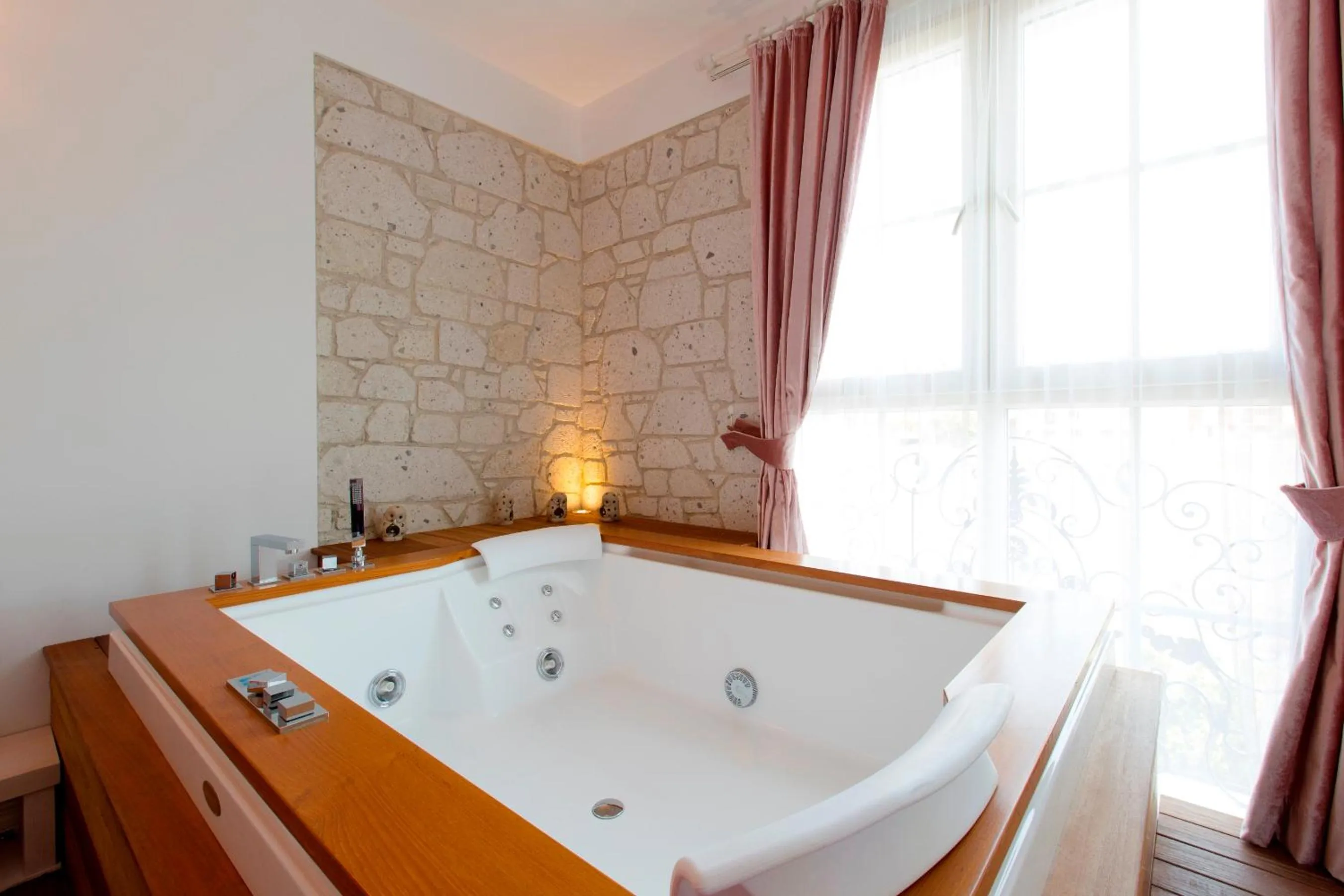 Hot Tub in Cella Hotel & SPA Ephesus