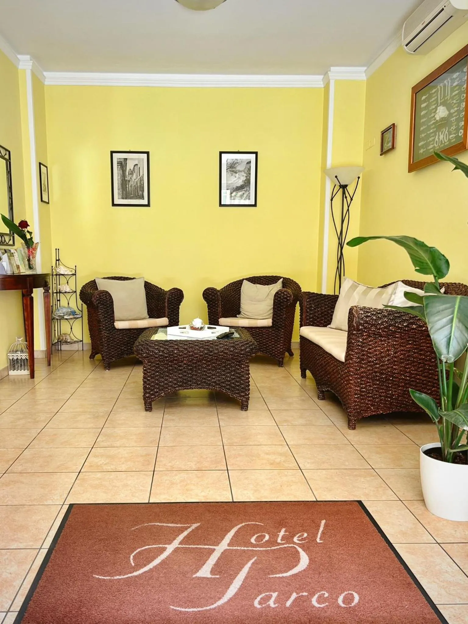 Lobby or reception in Hotel "Il Parco" B&B Sirolo