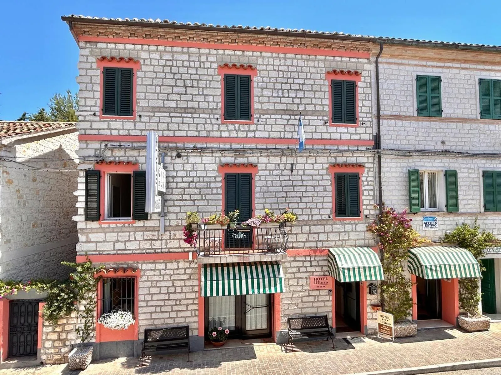 Property building in Hotel "Il Parco" B&B Sirolo