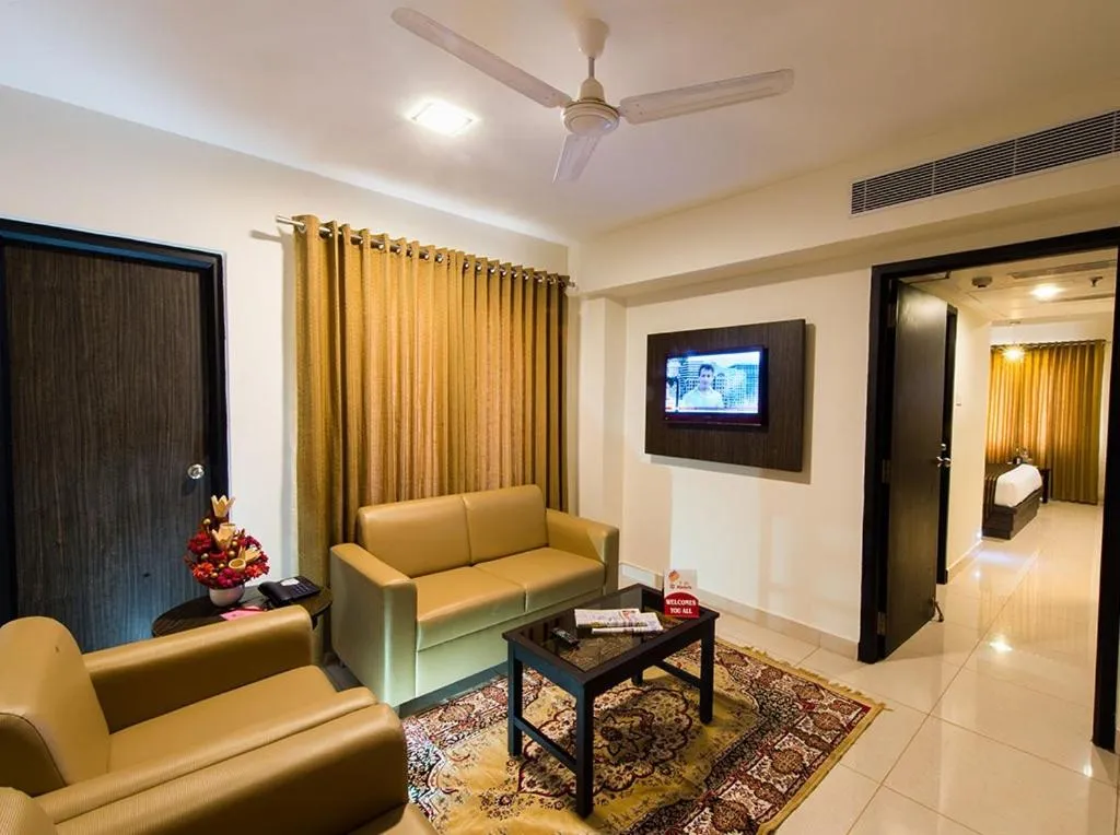 TV and multimedia in Plaza Hotel Trichy