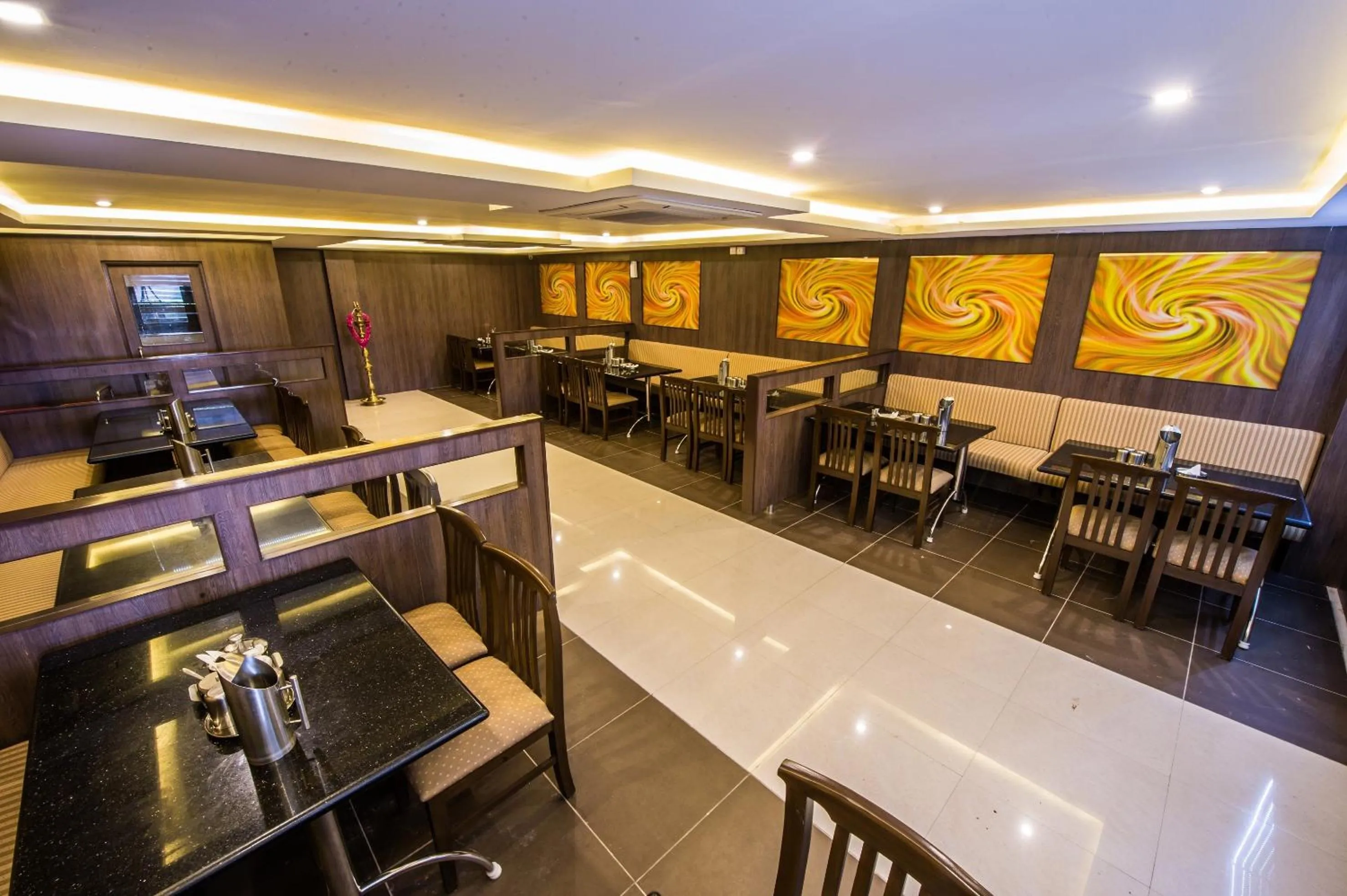 Restaurant/places to eat in Plaza Hotel Trichy