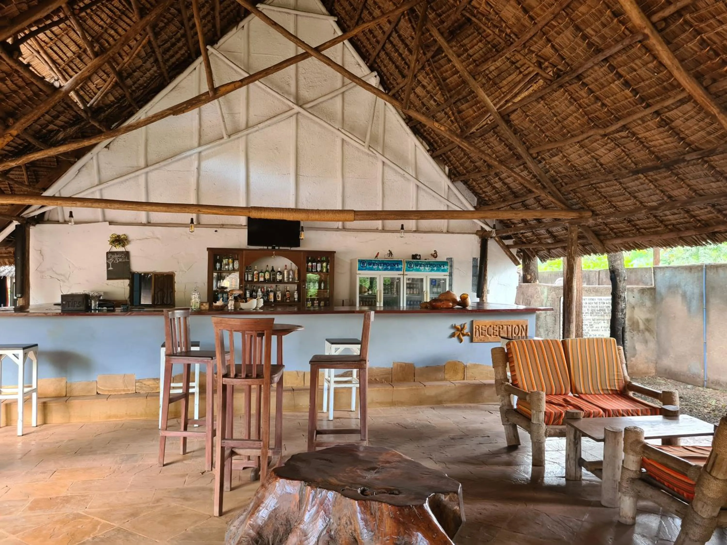 Lounge or bar in Honey Badger Lodge