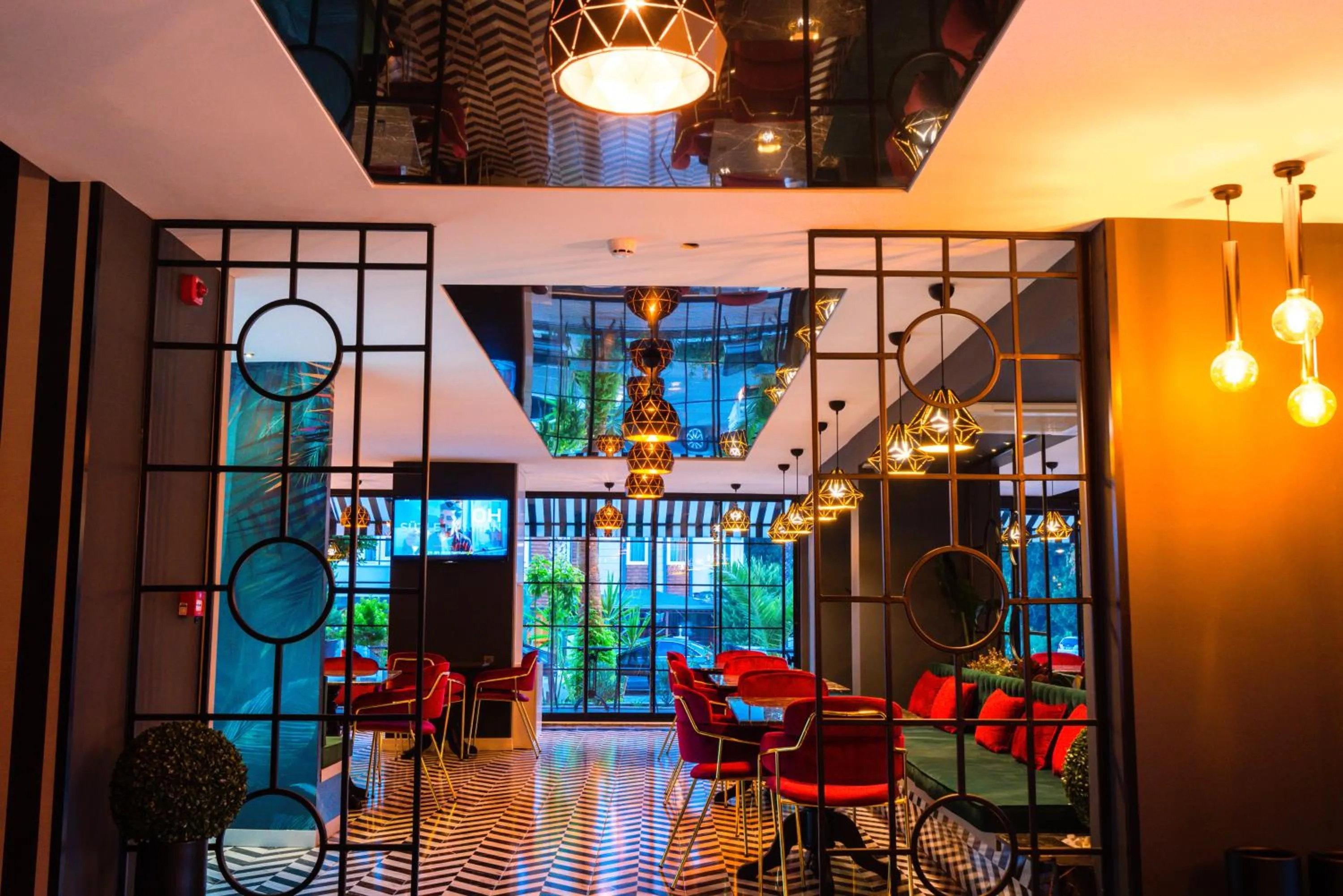 Restaurant/places to eat in Basel Hotel