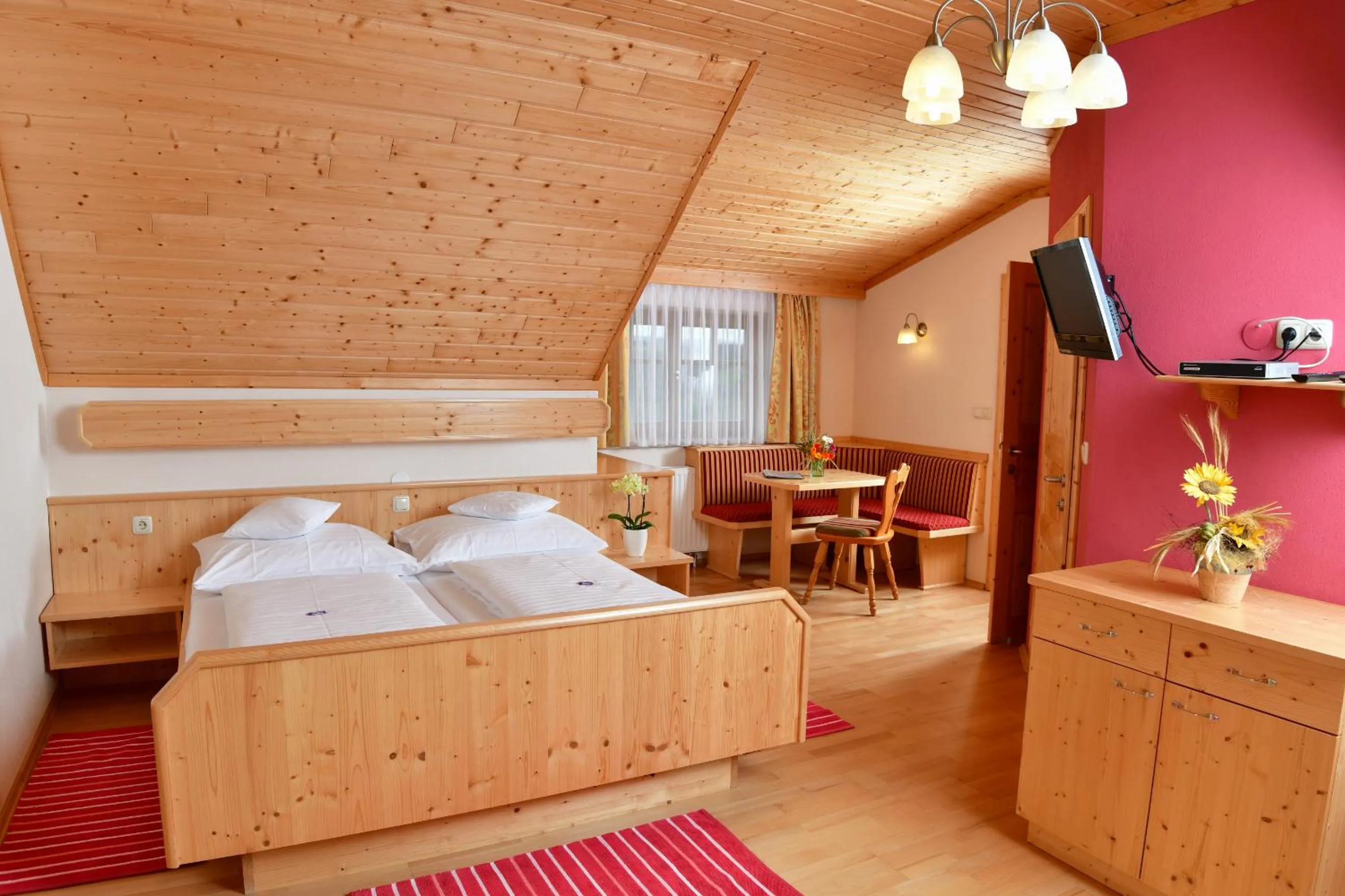 Seating area, Bed in Der Almblick