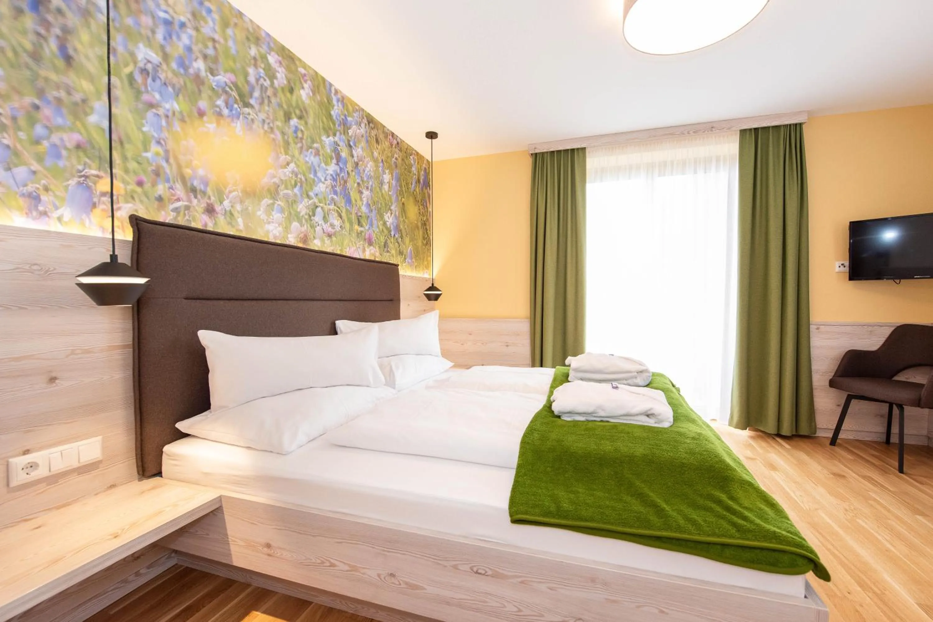 Photo of the whole room, Bed in Der Almblick