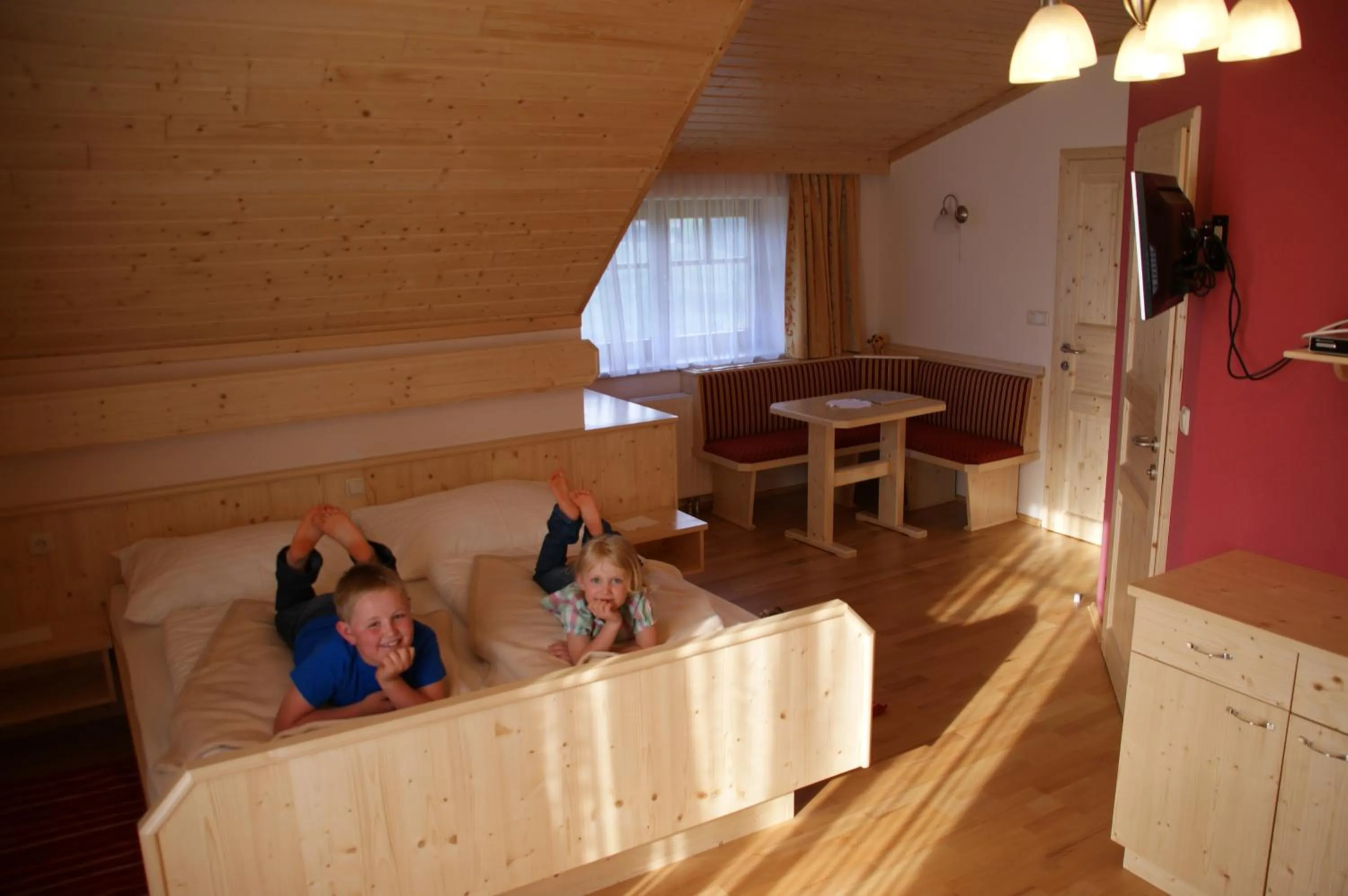 Photo of the whole room in Der Almblick