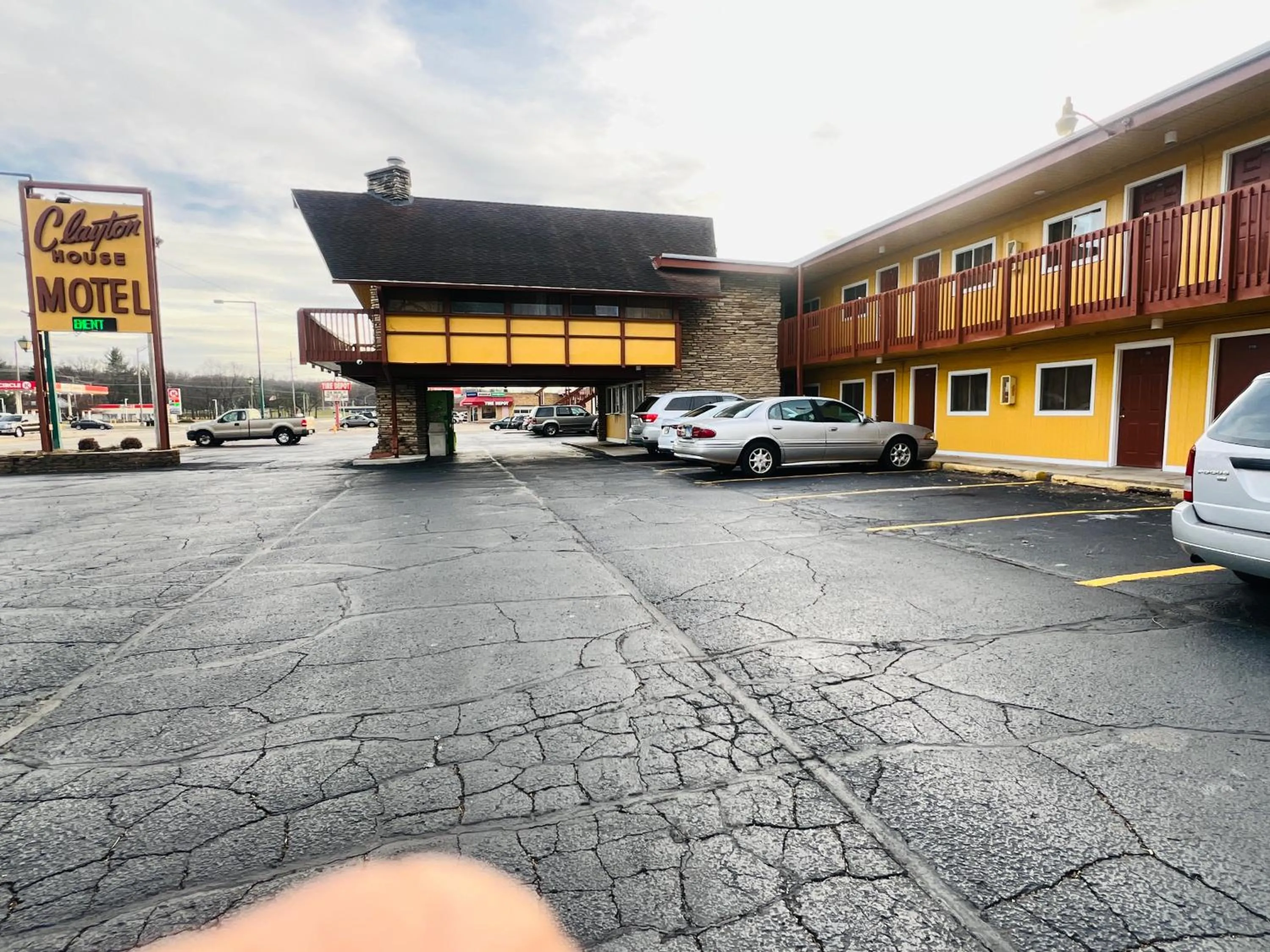 Parking in Clayton House Motel