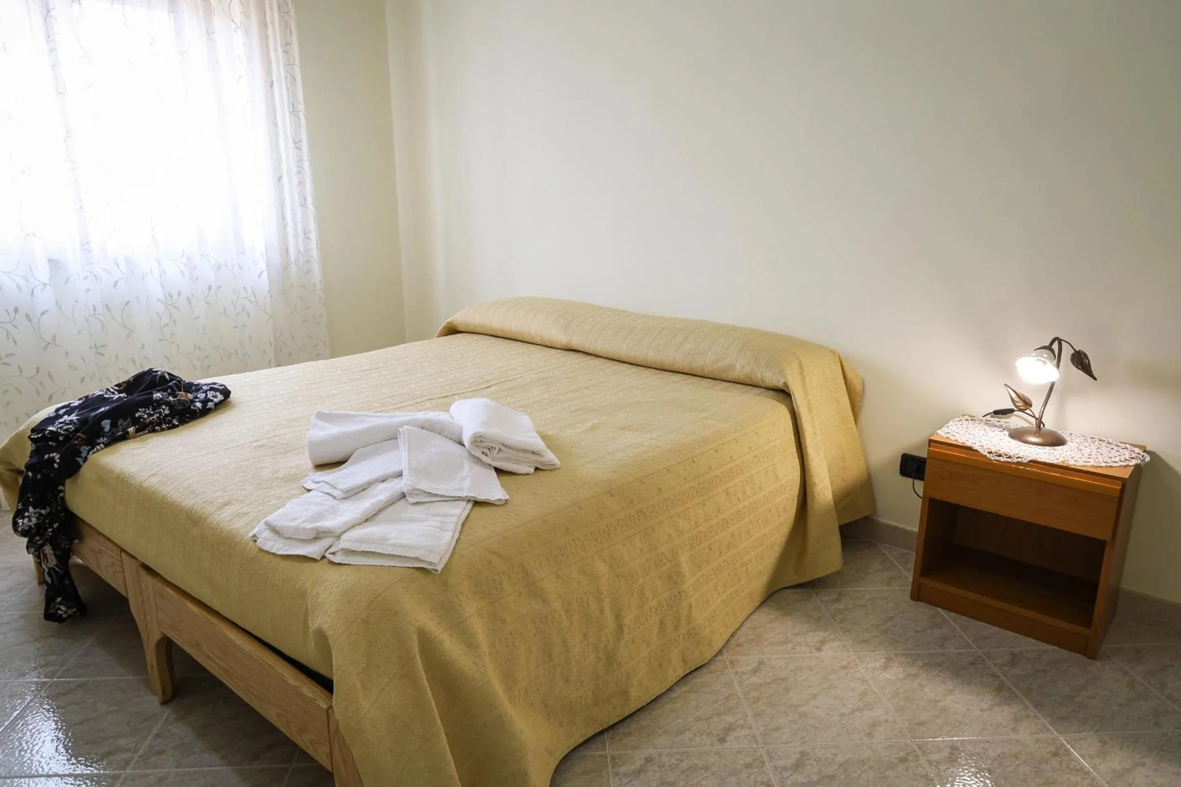 Bedroom, Bed in Mamaral