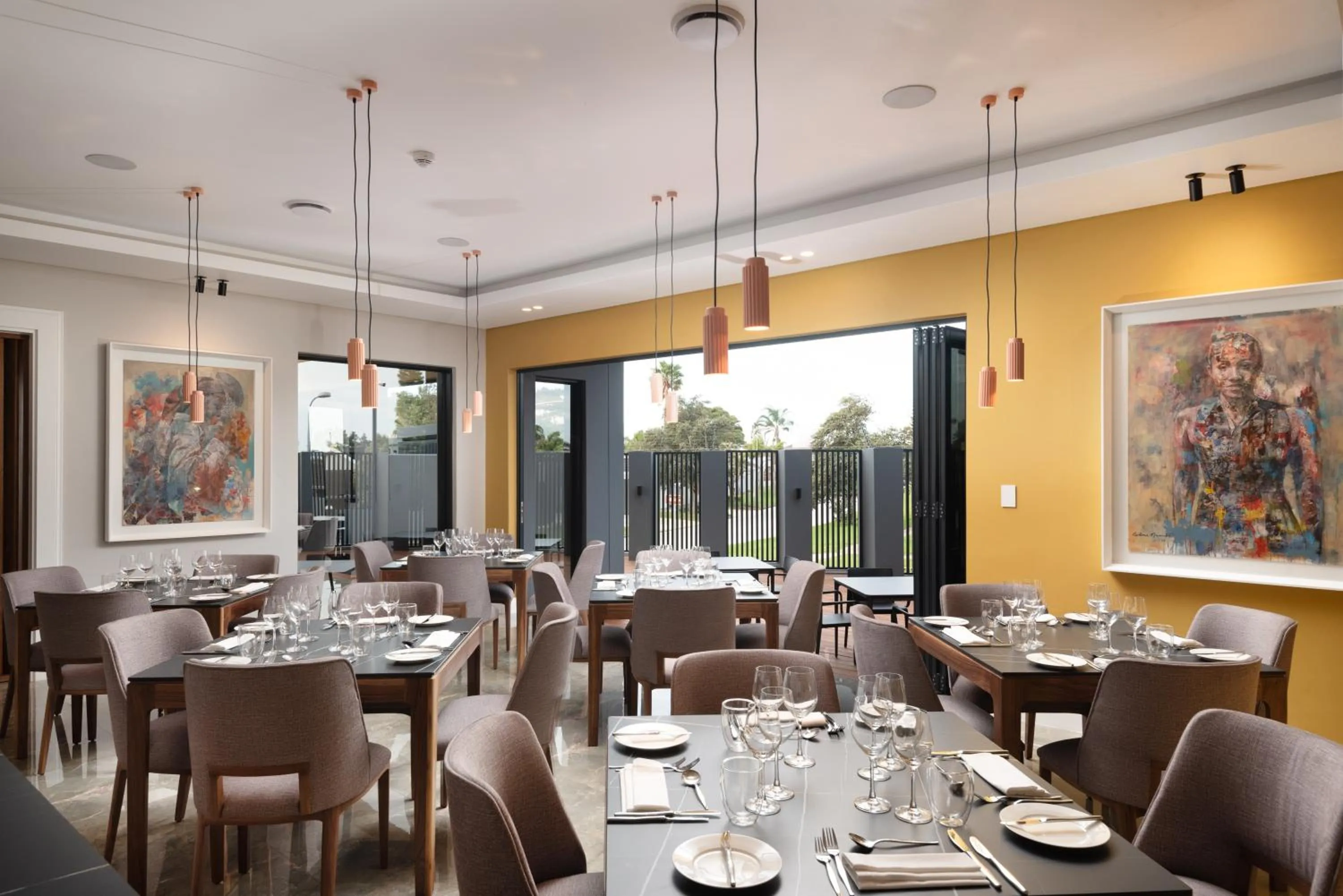 Restaurant/places to eat in Anfani Boutique Hotel