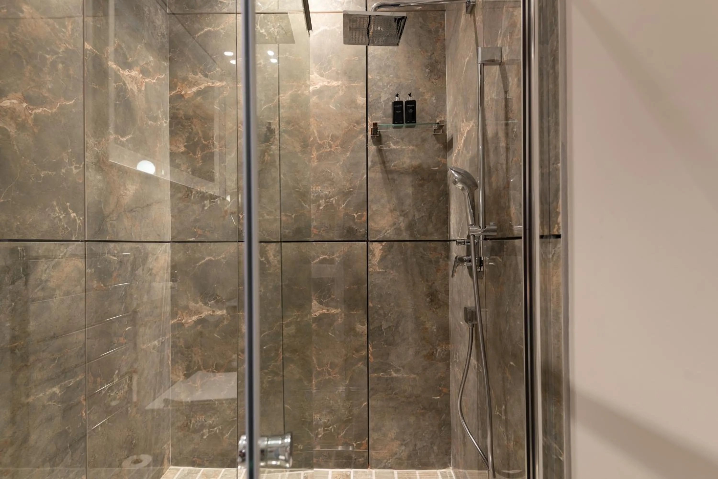 Shower in Anfani Boutique Hotel