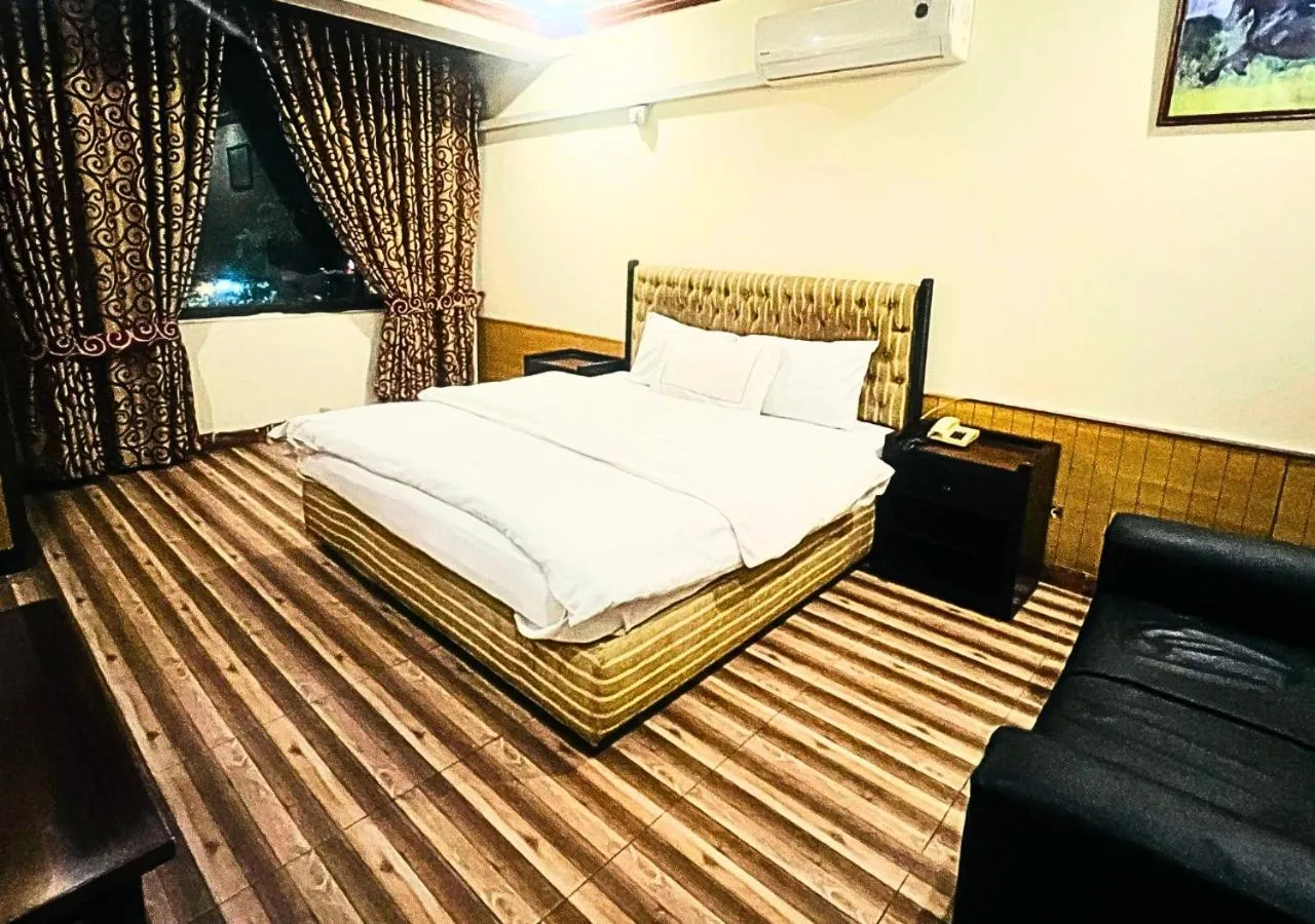 Bedroom, Bed in New Islamabad Hotel