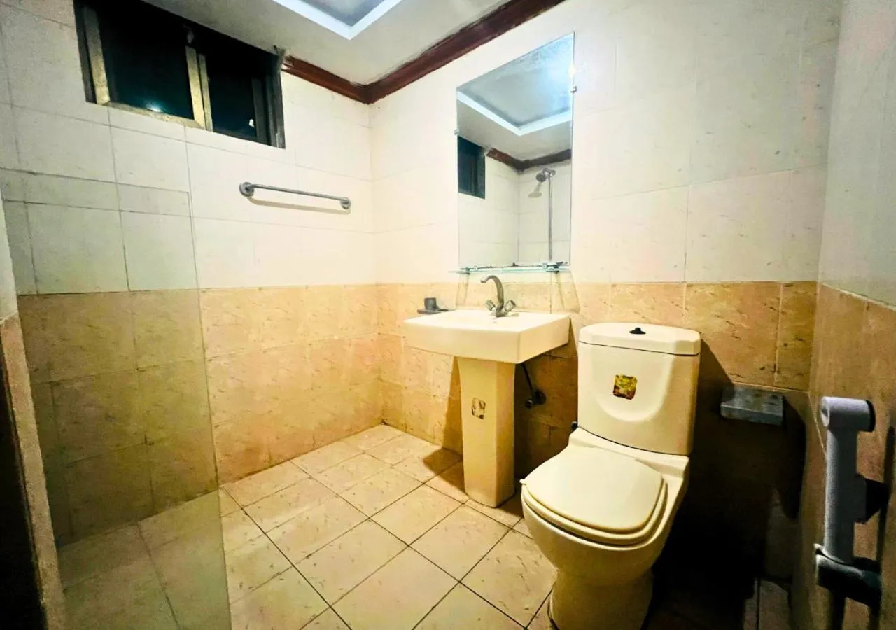 Toilet in New Islamabad Hotel