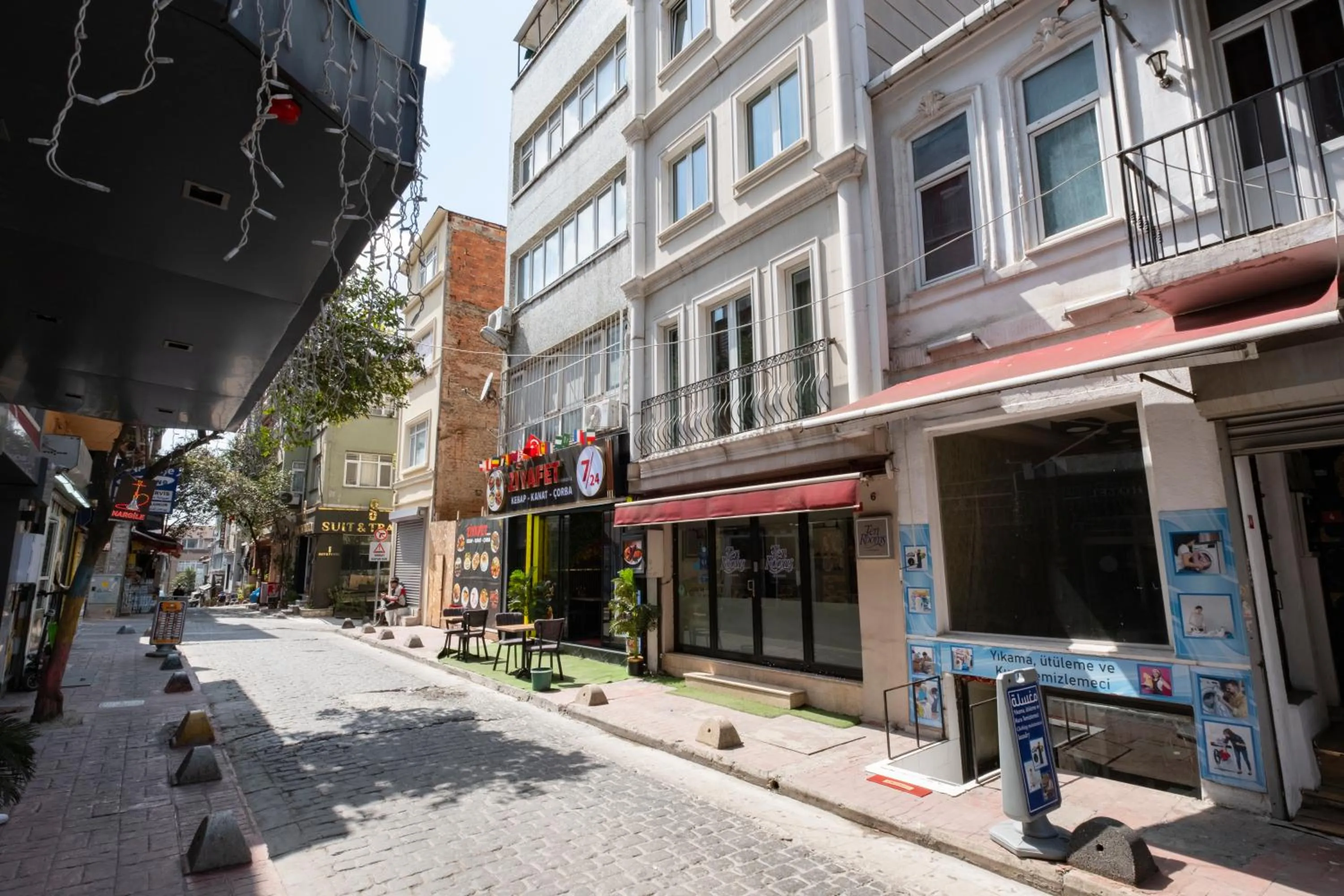 Street view in Ten Rooms Istanbul Hotel
