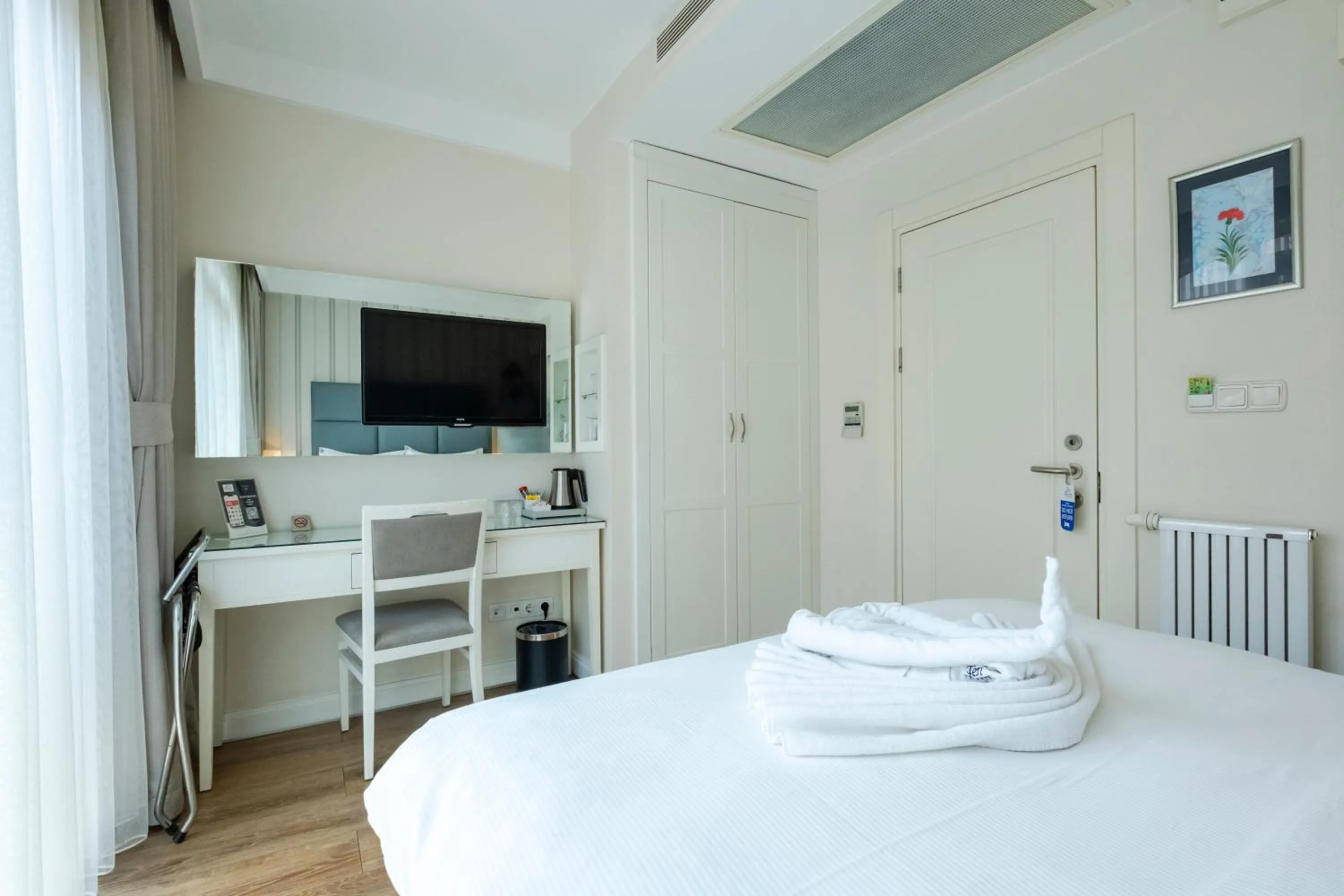 Photo of the whole room, Bed in Ten Rooms Istanbul Hotel